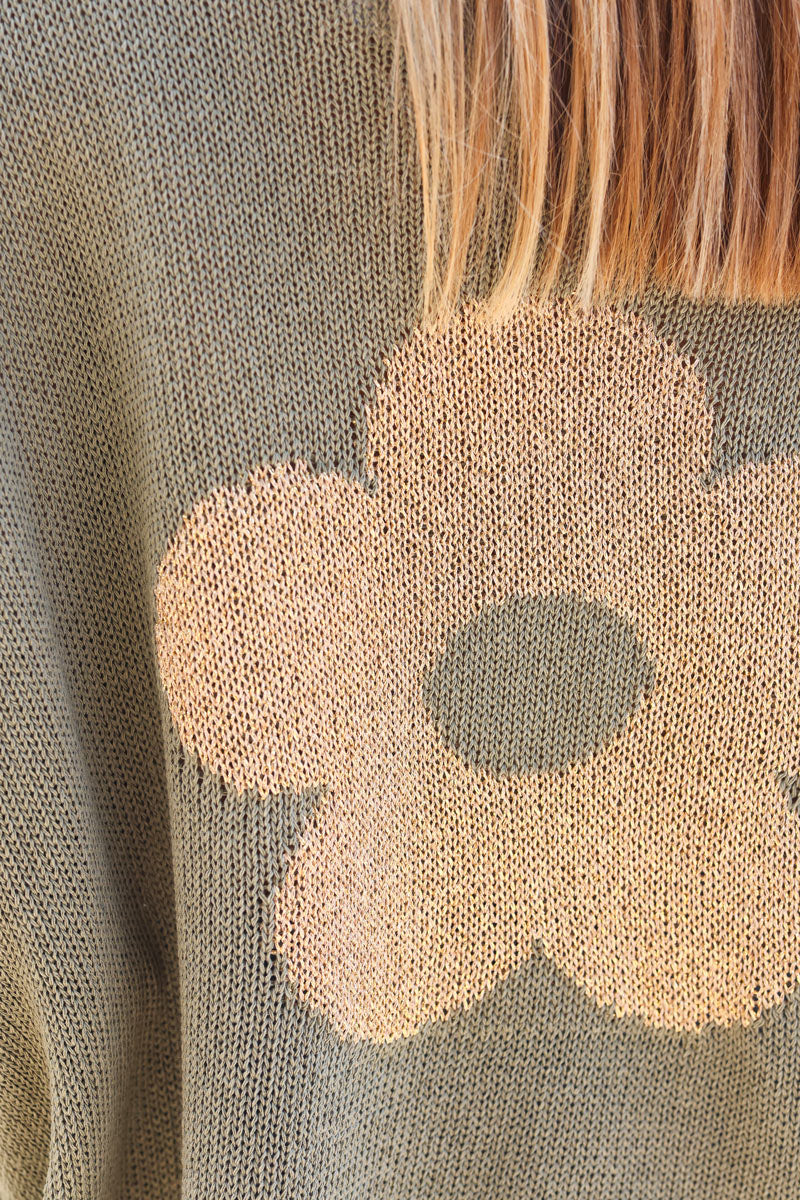 Pull large kaki maille coton fleurs dorées dos et manches col bateau