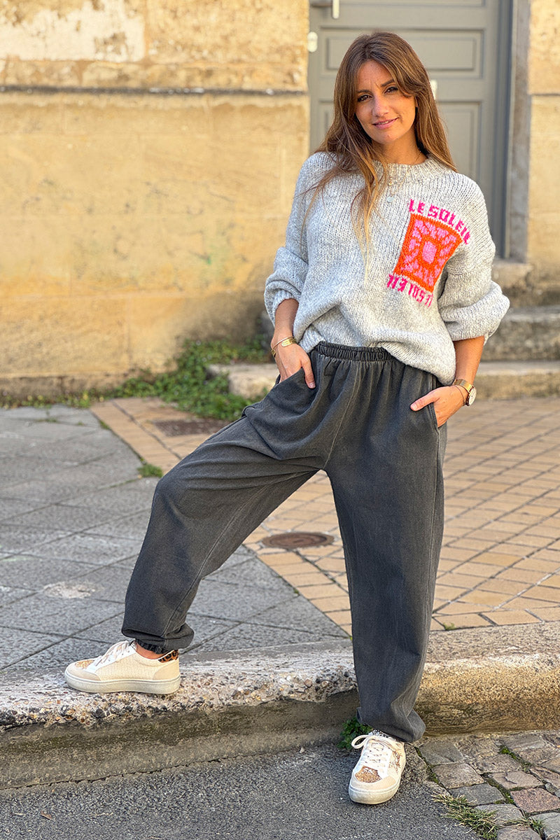 Pull loose gris clair chiné en grosse maille broderie Le Soleil coloré