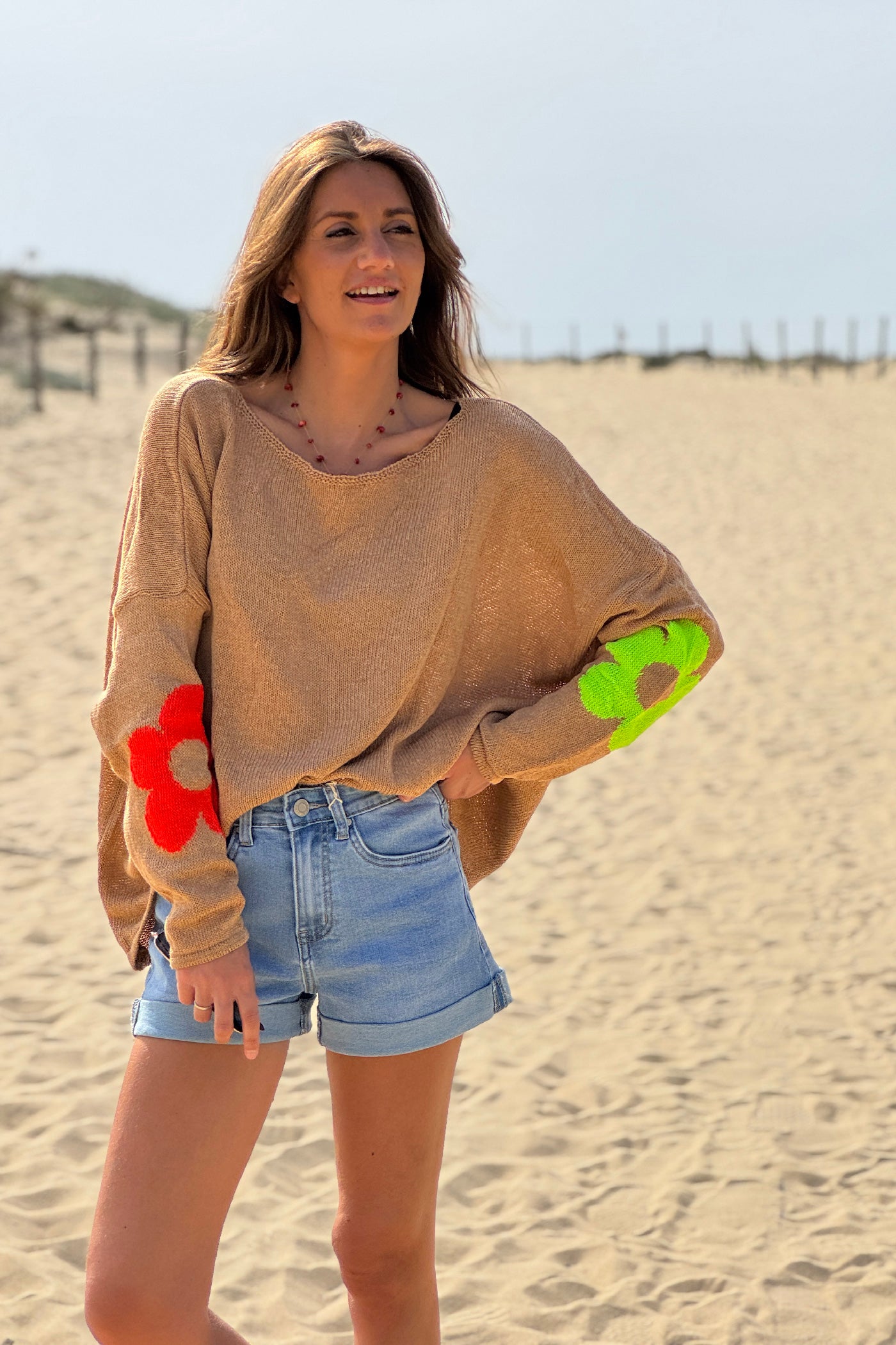 Pull maille camel coton col bateau fleurs colorées