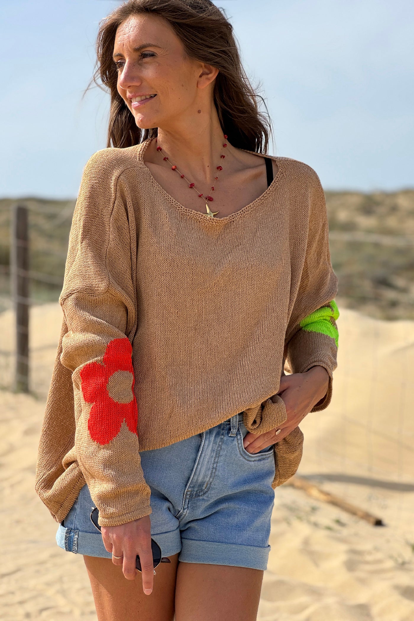 Pull maille camel coton col bateau fleurs colorées