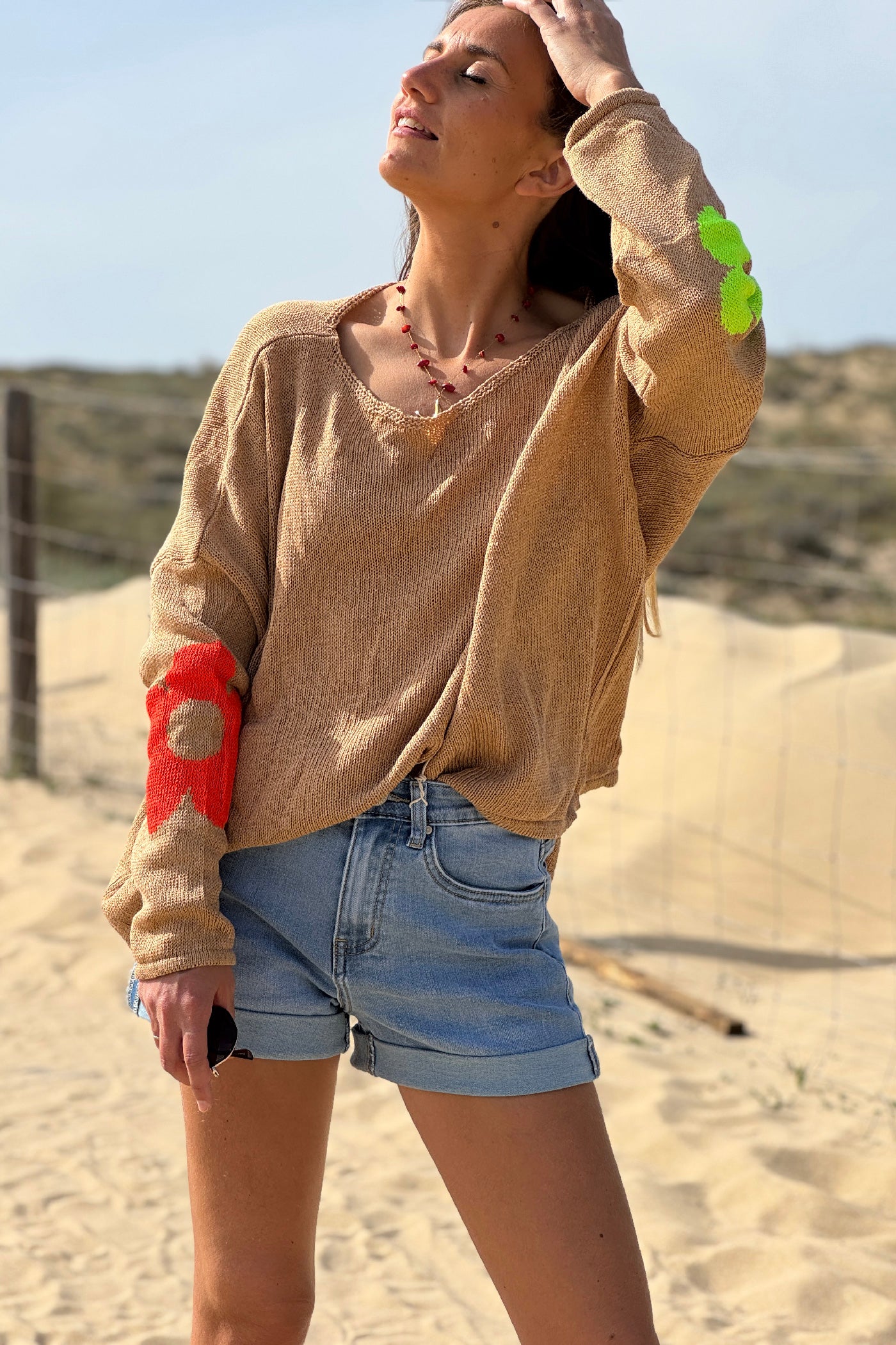 Pull maille camel coton col bateau fleurs colorées