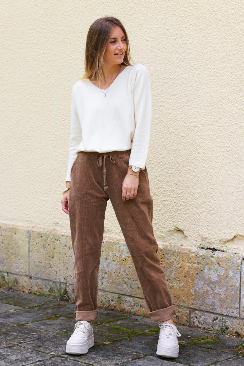 Pull moelleux tout doux blanc cassé col V