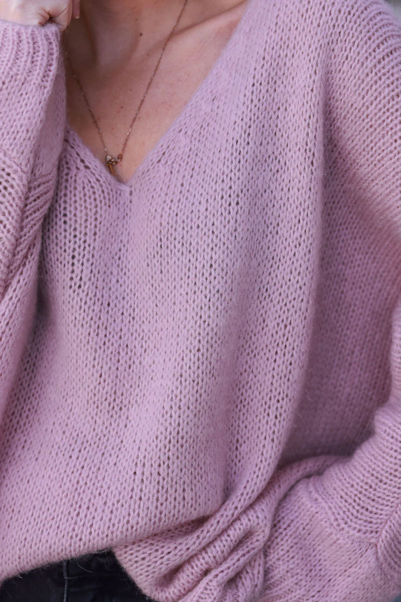 Pull rose poudré en maille col v manches chauve souris