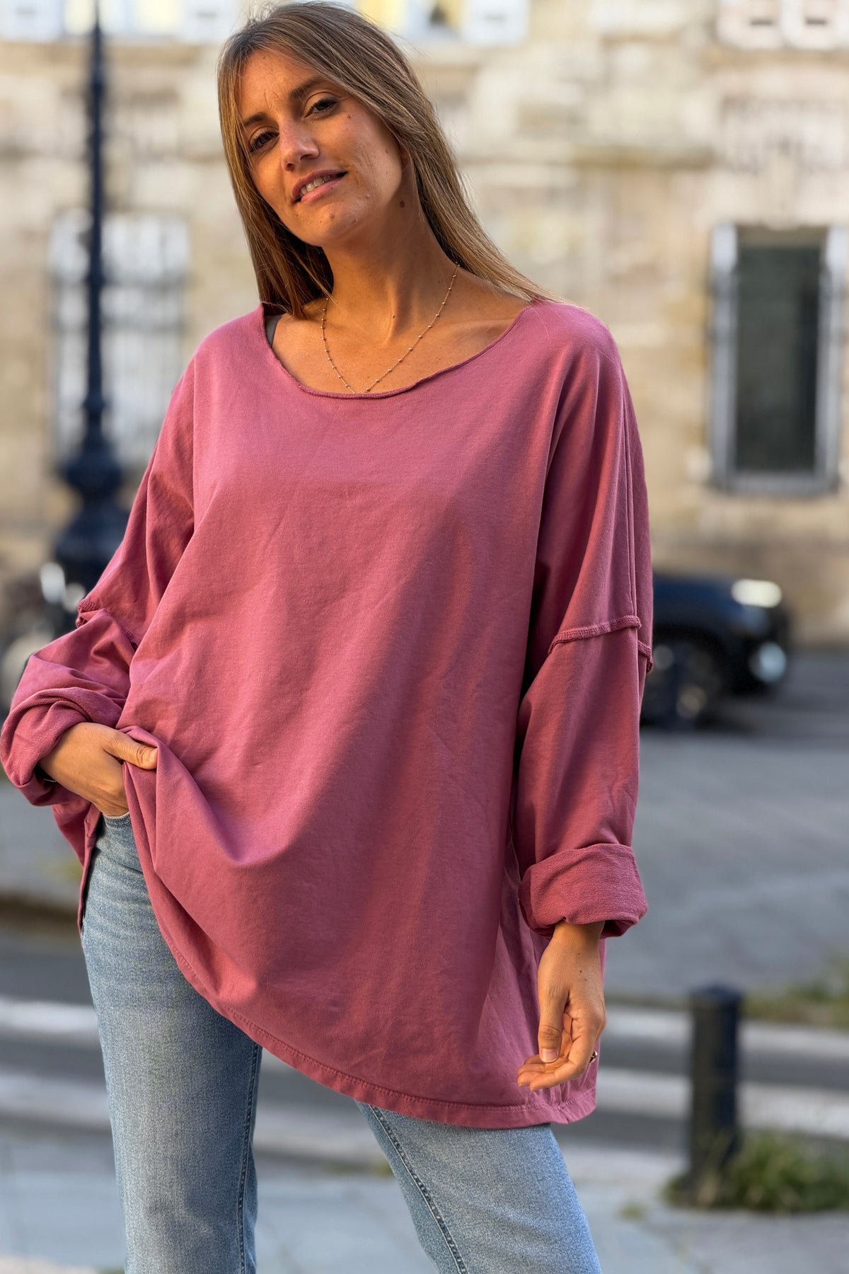 Pull vieux rose large oversize col rond en coton stretch coutures apparentes