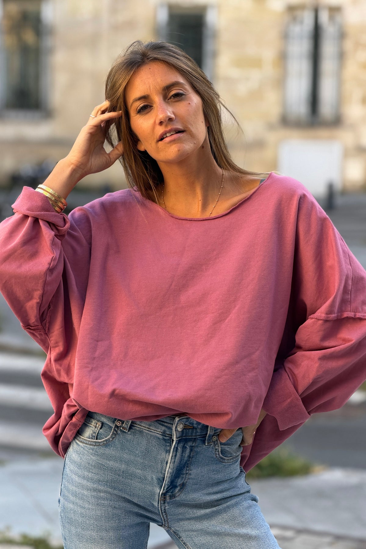 Pull vieux rose large oversize col rond en coton stretch coutures apparentes