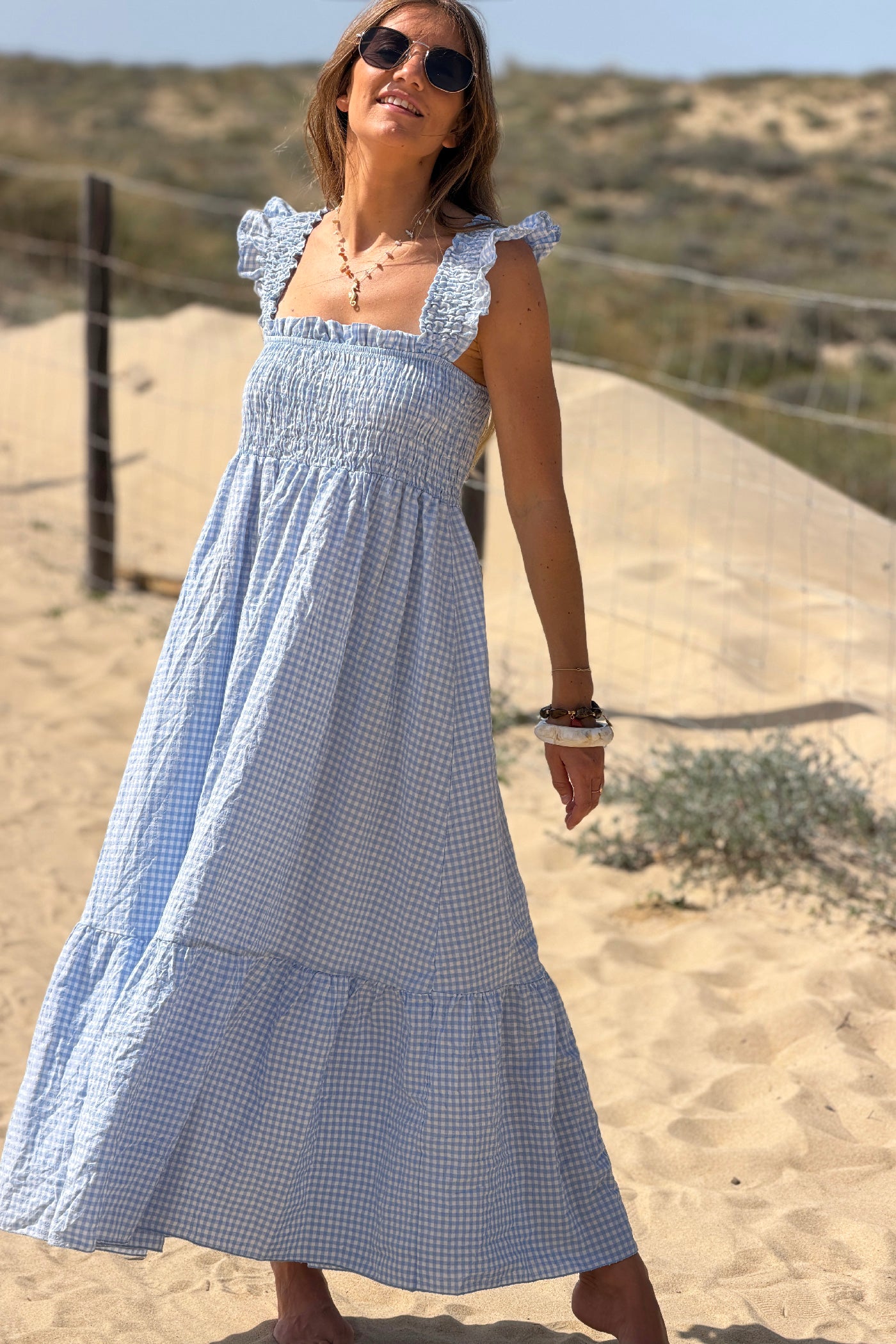 Robe à bretelles imprimé carreaux vichy bleus col élastique smocke