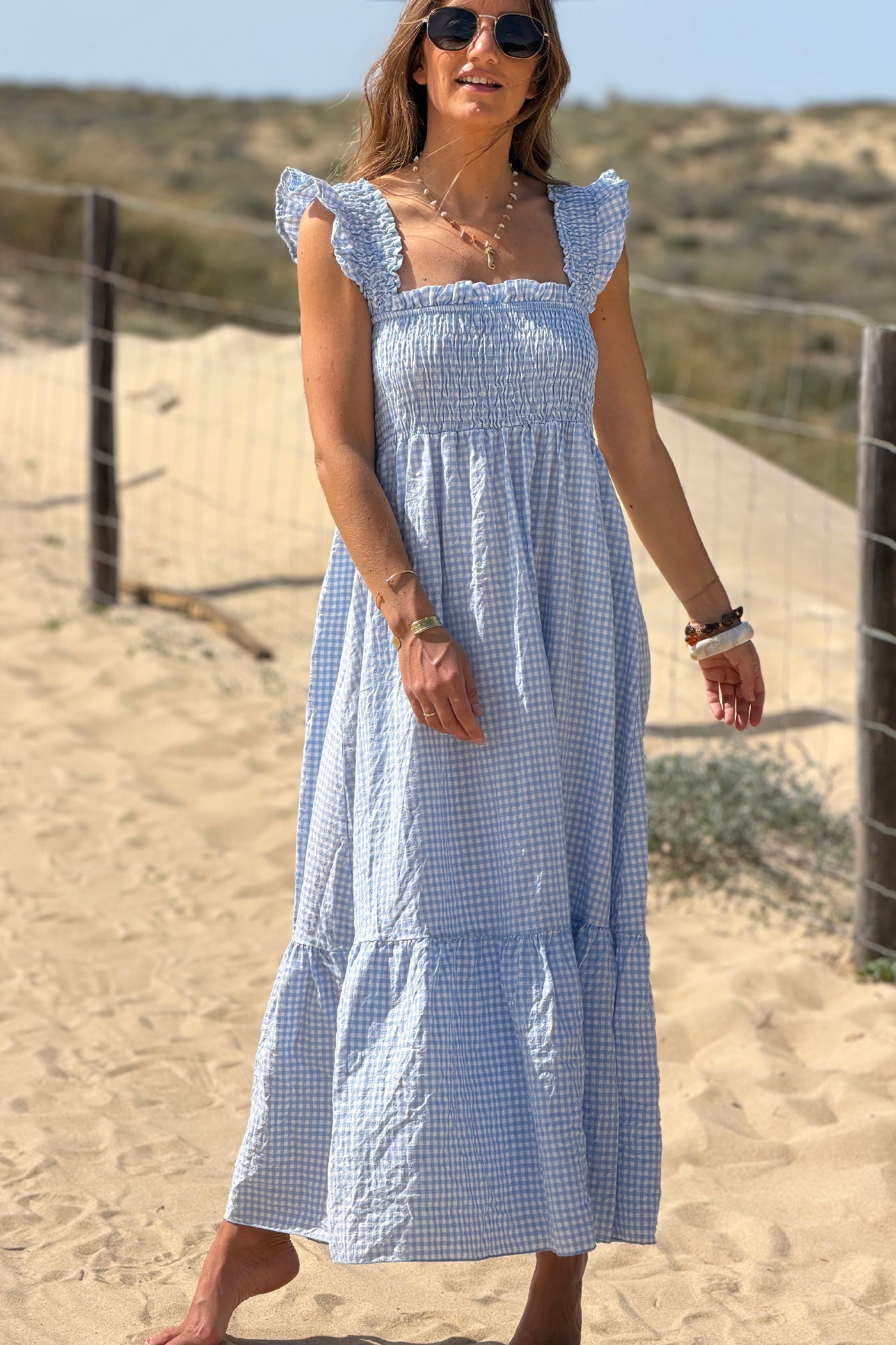 Robe à bretelles imprimé carreaux vichy bleus col élastique smocke