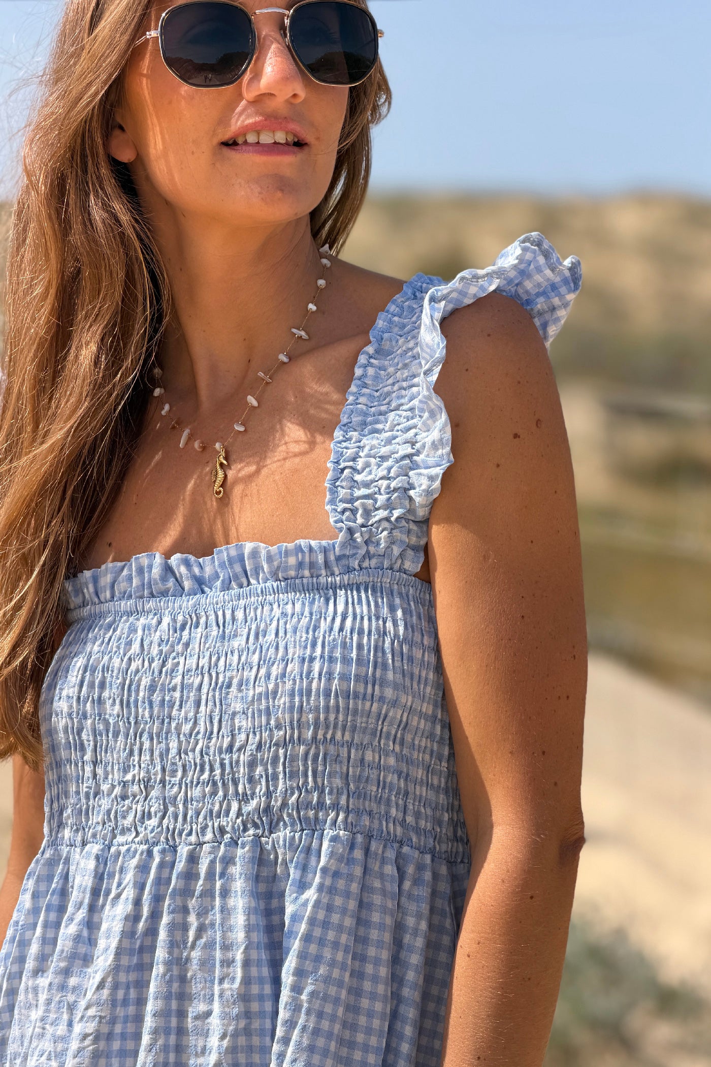 Robe à bretelles imprimé carreaux vichy bleus col élastique smocke
