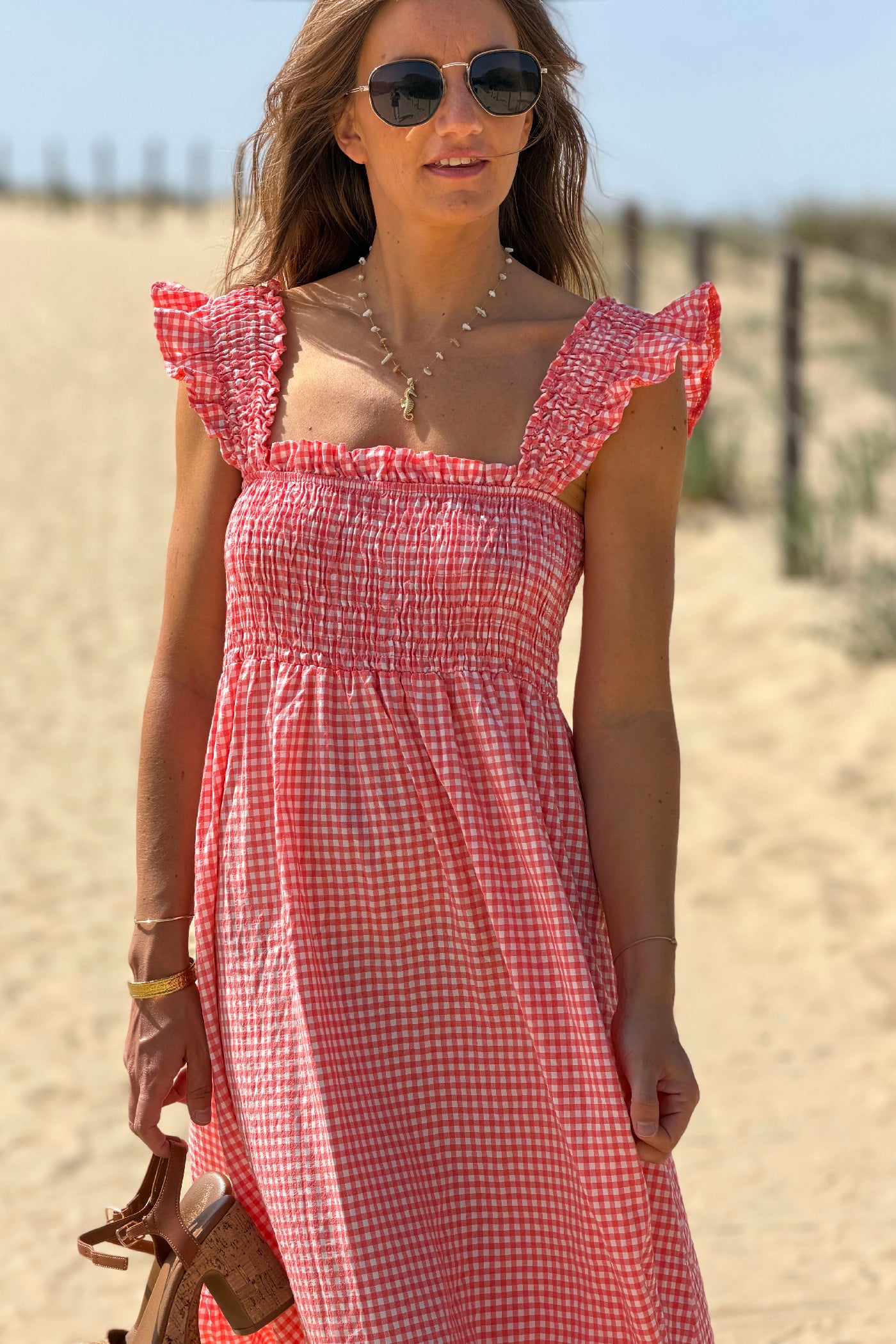 Robe à bretelles imprimé carreaux vichy rose col élastique smocke