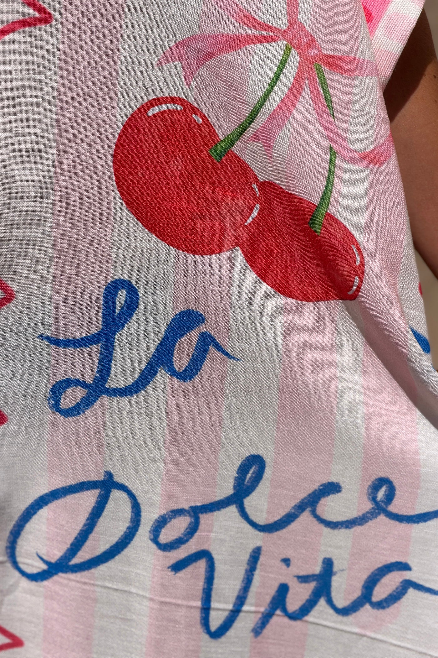 Robe chemise longue et large imprimé petits dessins rose Dolce vita