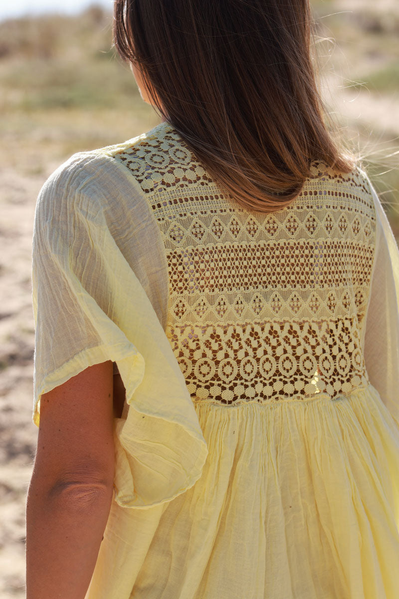Robe jaune pâle légère voile de coton haut dentelle