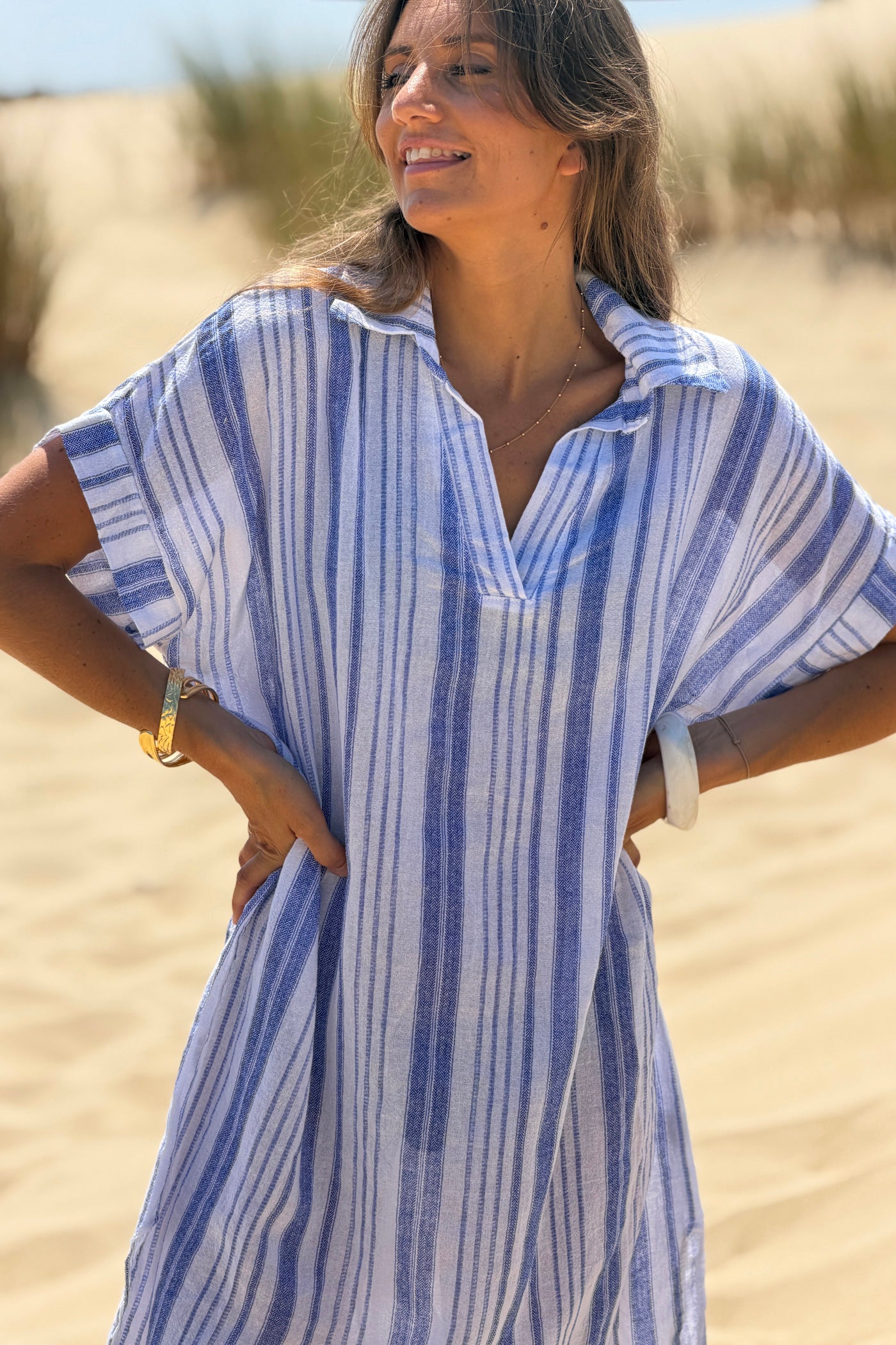 Robe en coton motif rayures bleues effet pique col v