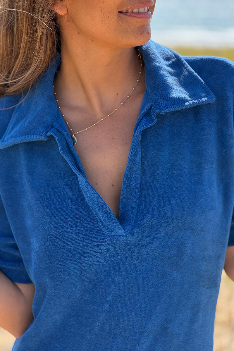 Robe en éponge souple bleu roi col polo