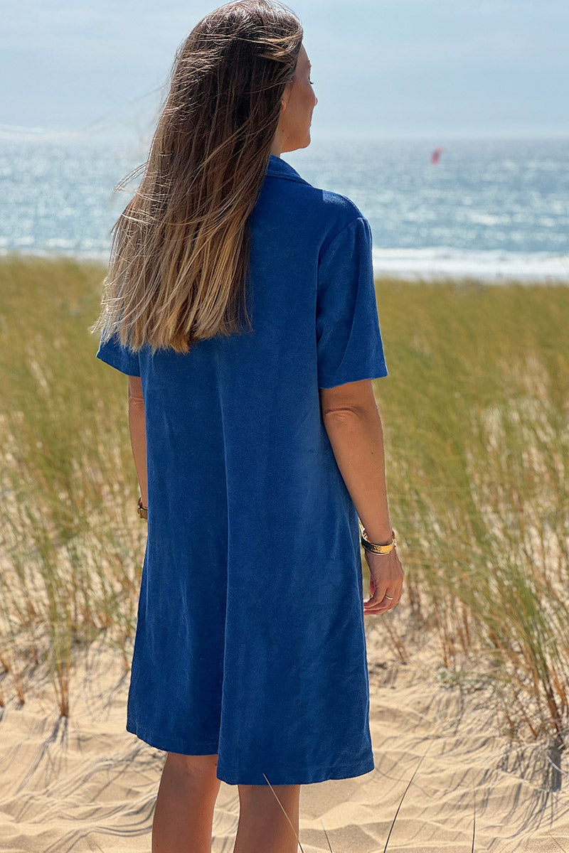 Robe en éponge souple bleu roi col polo