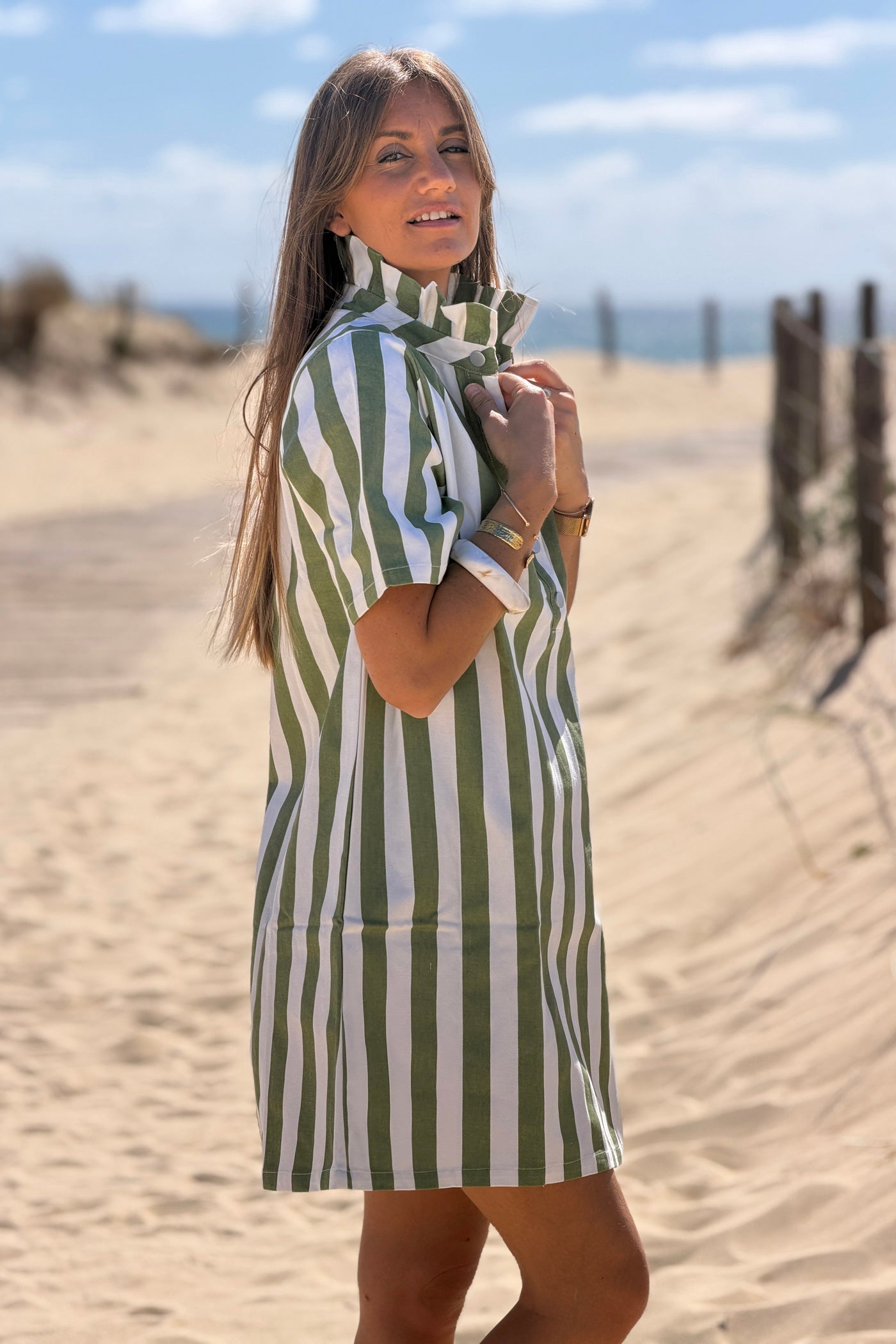 Robe en toile coton rayures kaki col victorien montant boutons