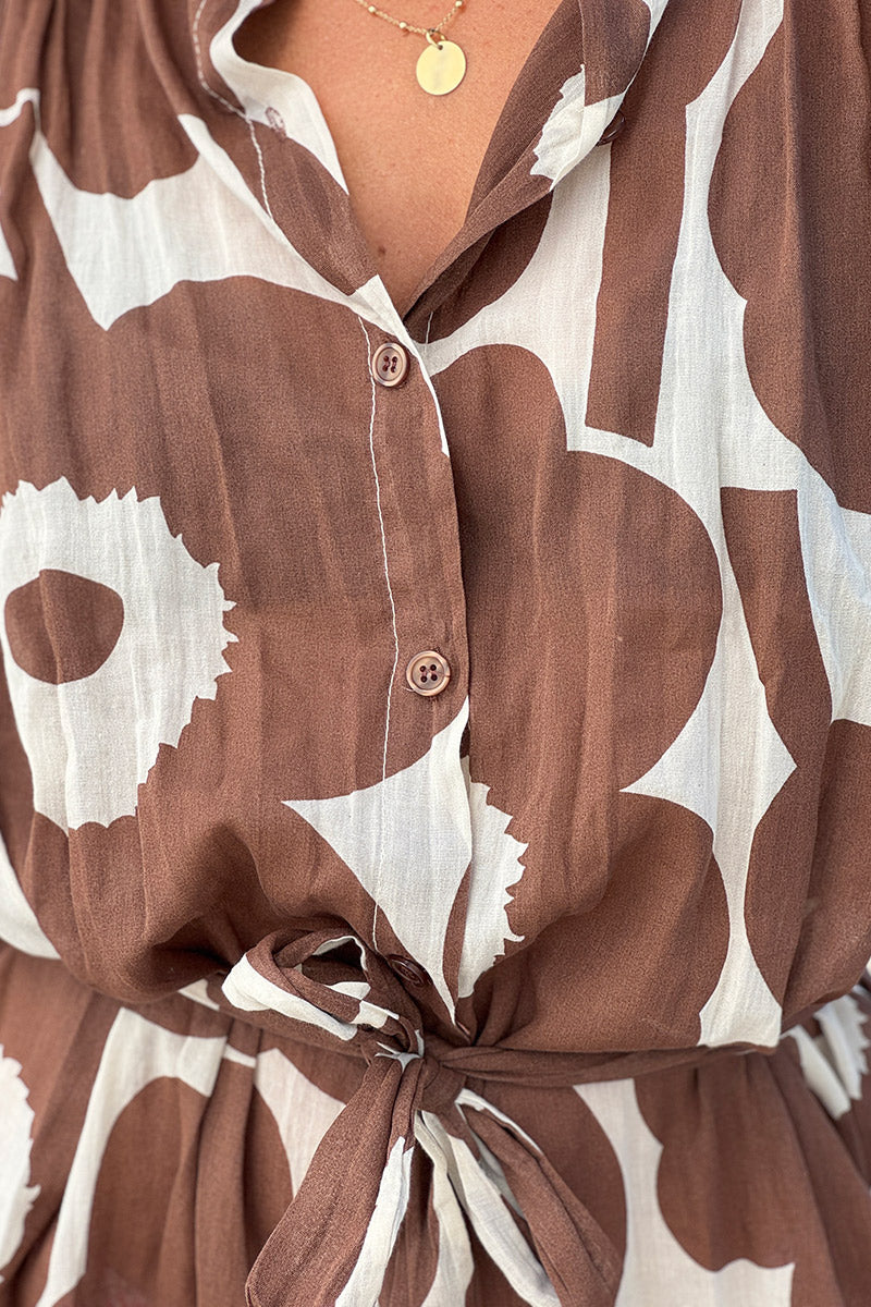 Robe légère écrue boutonnée imprimé grandes fleurs marrons