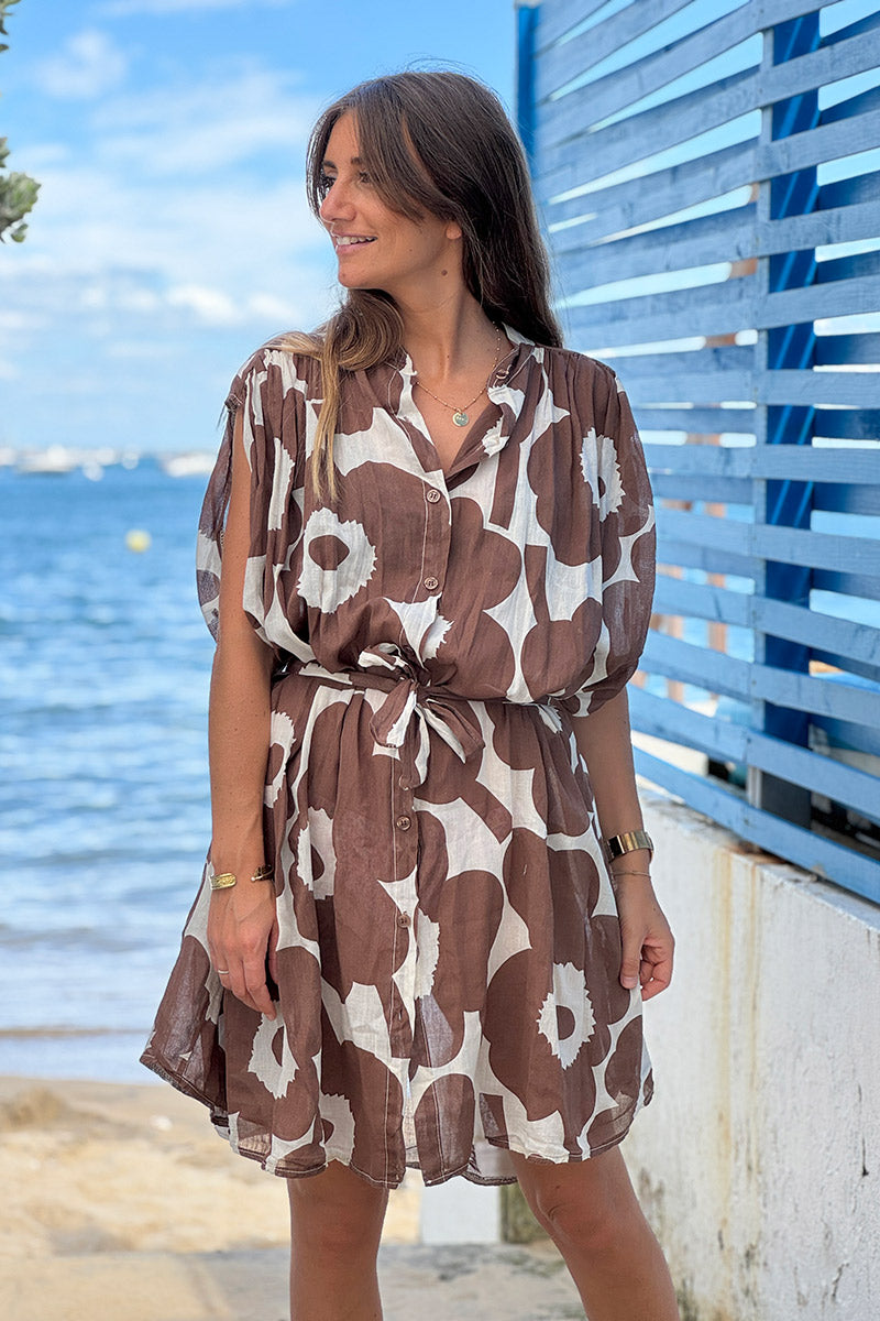 Robe légère écrue boutonnée imprimé grandes fleurs marrons