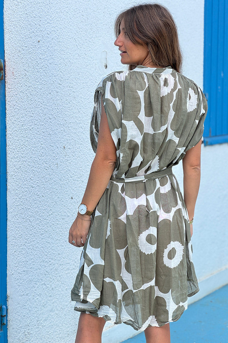 Robe légère écrue boutonnée imprimé grandes fleurs kaki