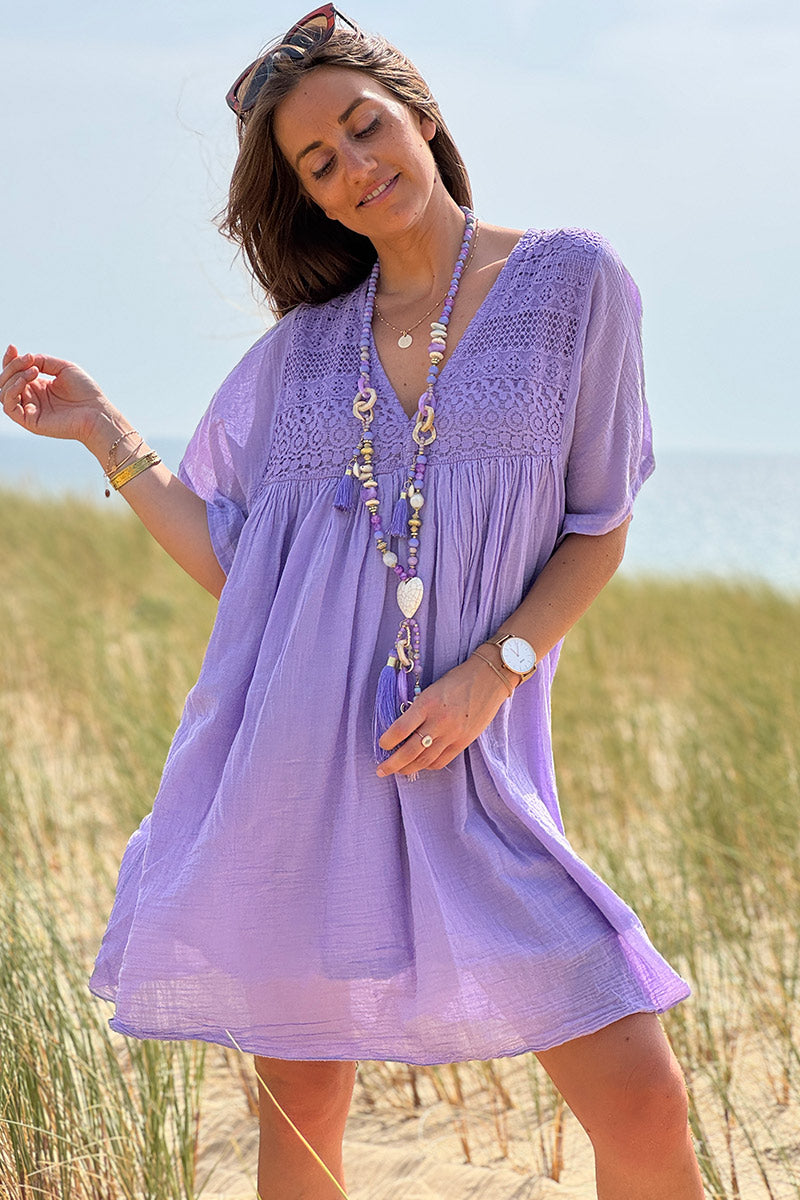 Vestido de voile de algodón lila claro con top de encaje