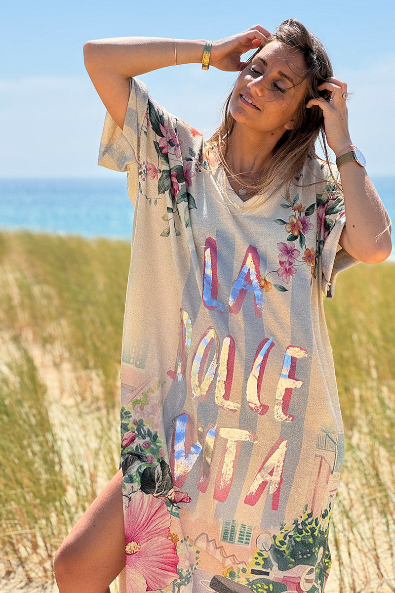 Robe longue brillante motif fleurs et la Dolce Vita rose