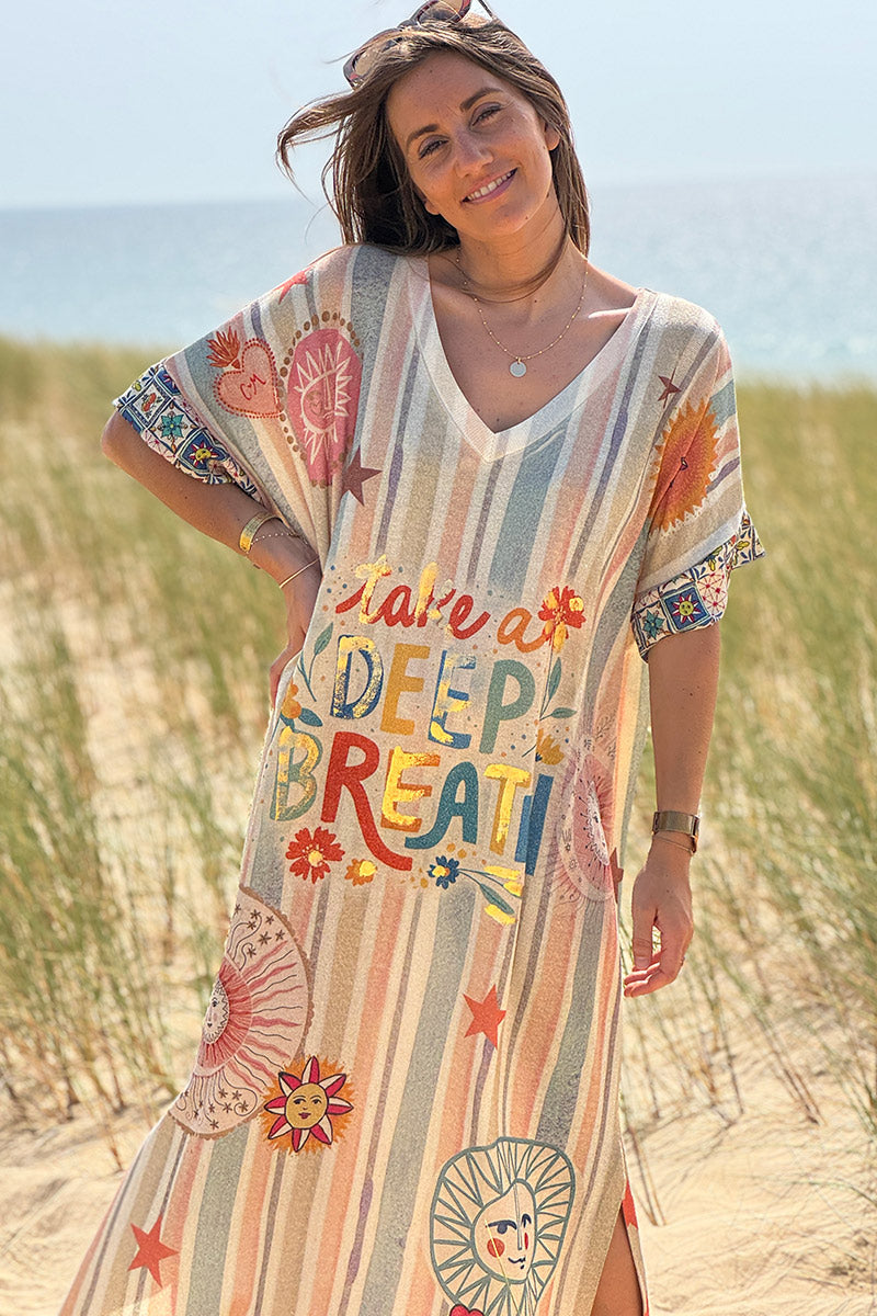 Robe longue brillante et large imprimé rayures pastel symboles Breath