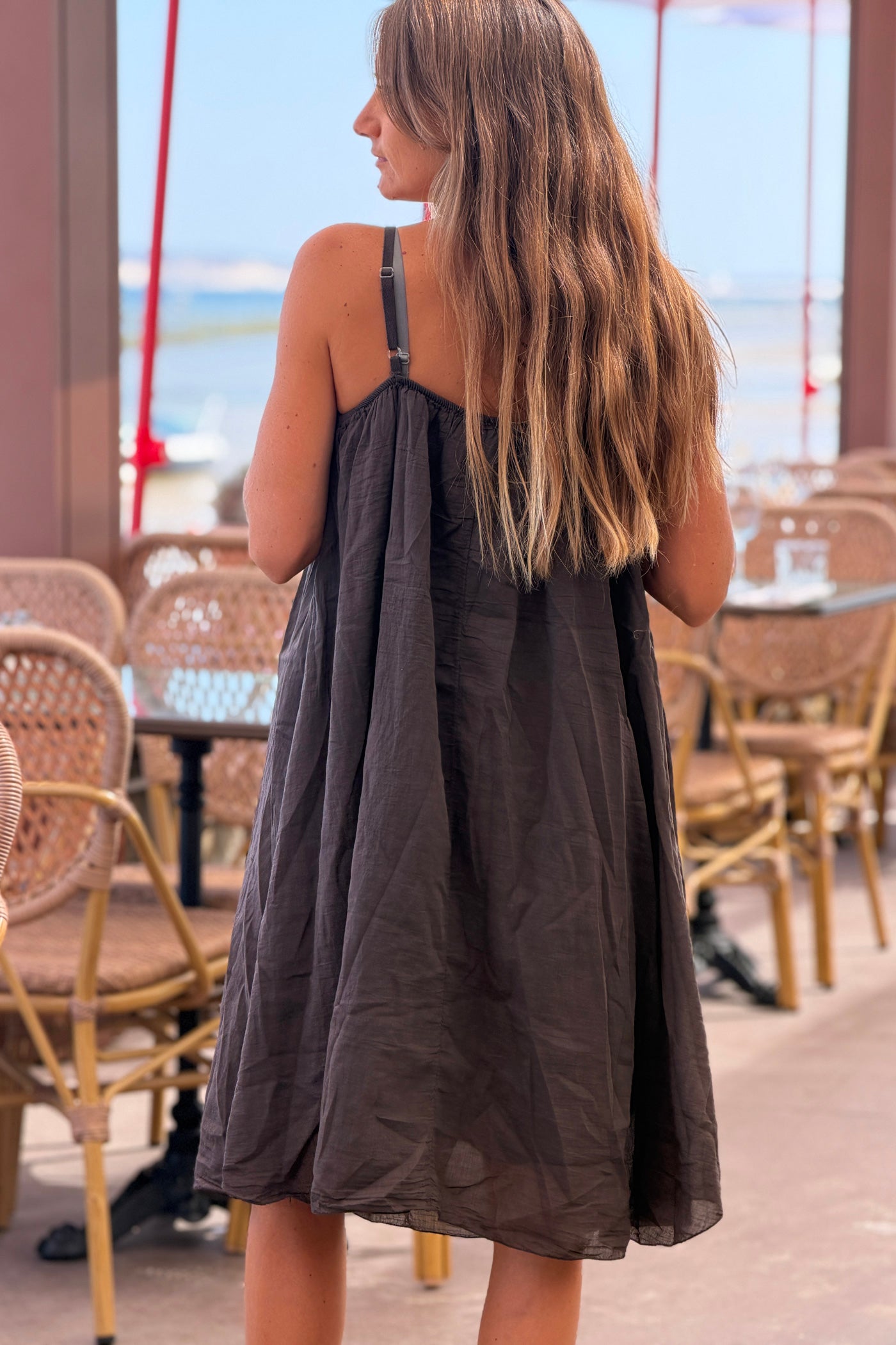 Robe marron en coton à bretelles détails col dentelle