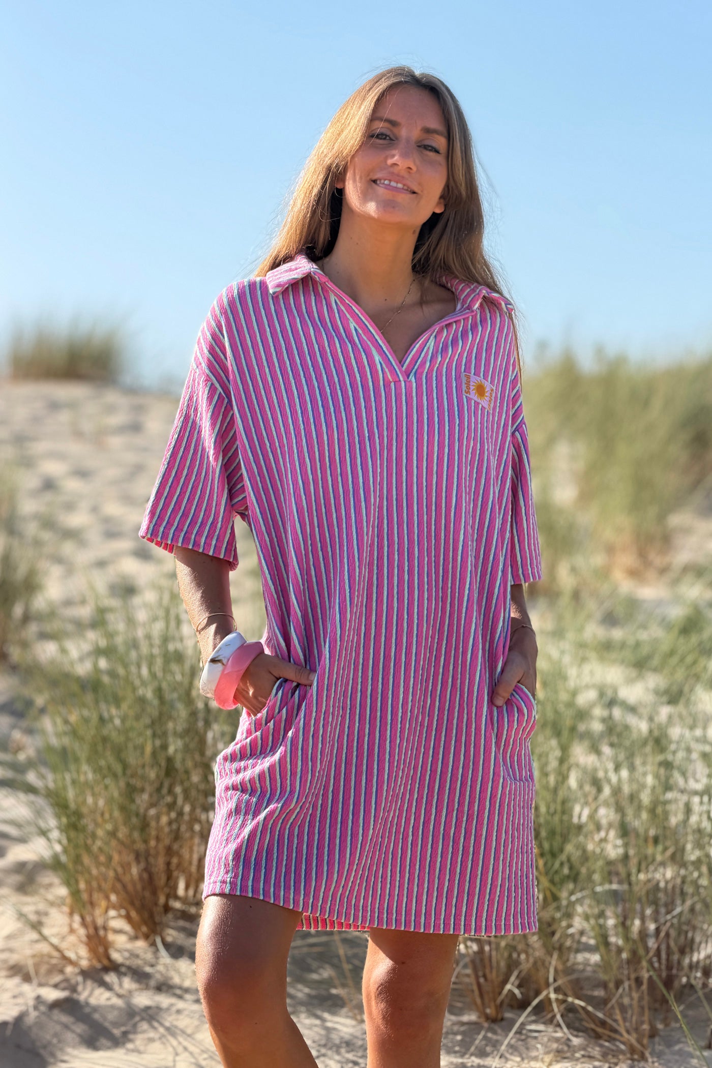 Robe polo rose en éponge à rayures pastel détails Soleil