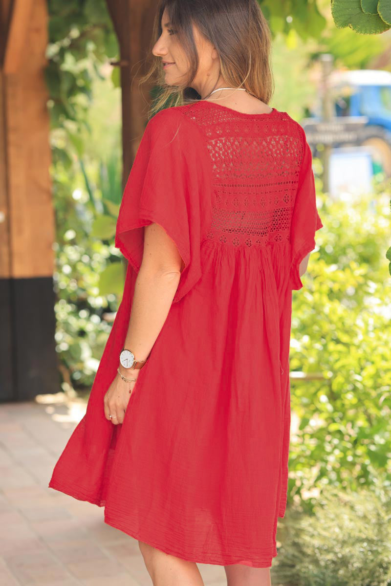 Robe rouge légère voile de coton haut dentelle