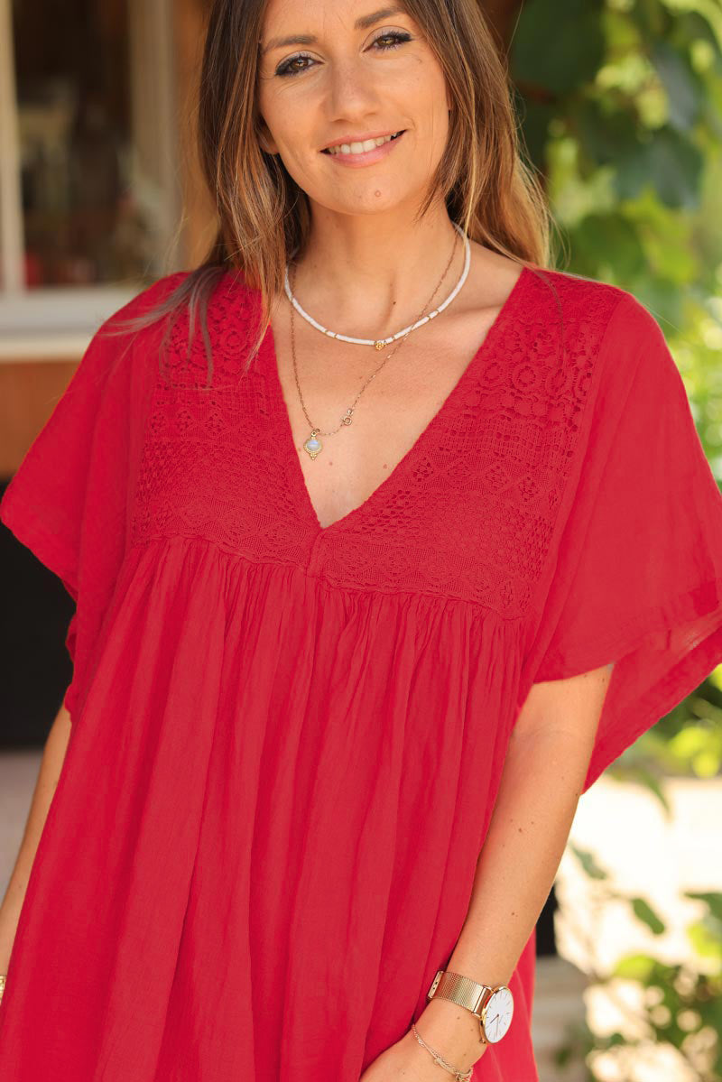 Robe rouge légère voile de coton haut dentelle