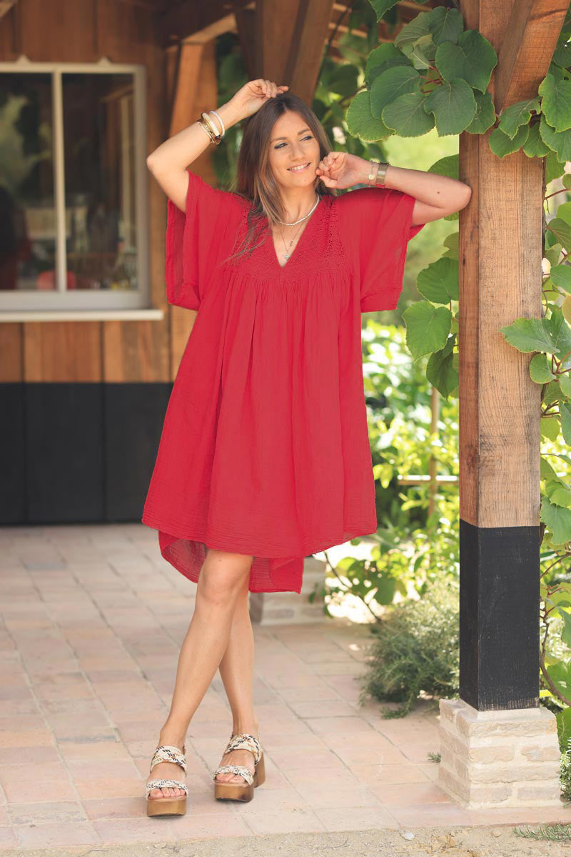 Robe rouge légère voile de coton haut dentelle