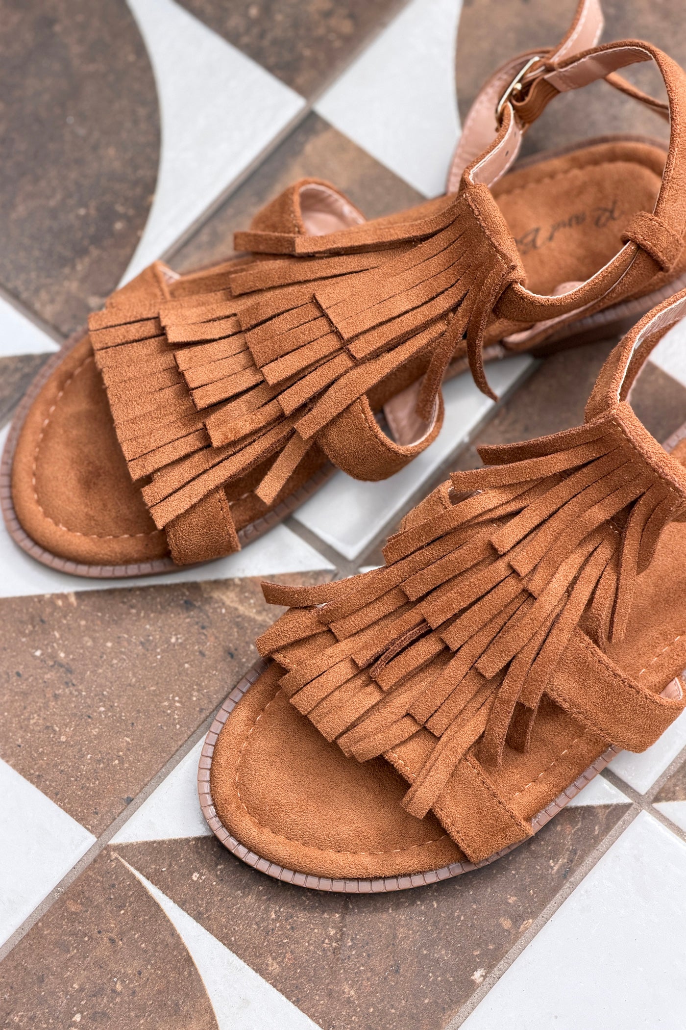 Sandales à franges camel avec boucle réglable