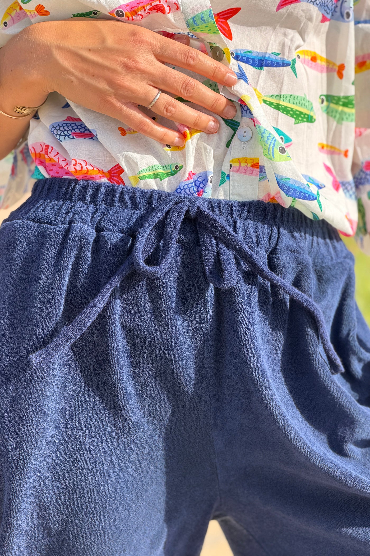 Short en éponge bleu marine fluide taille élastique