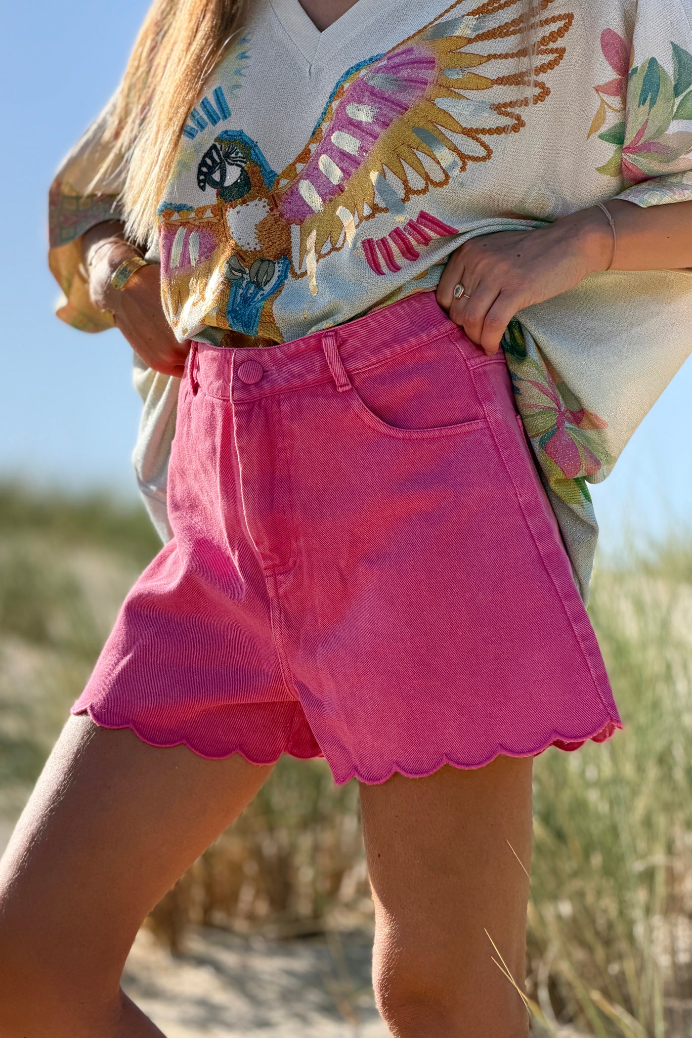 Short en jean souple rose fuchsia délavé détail ourlet festonné