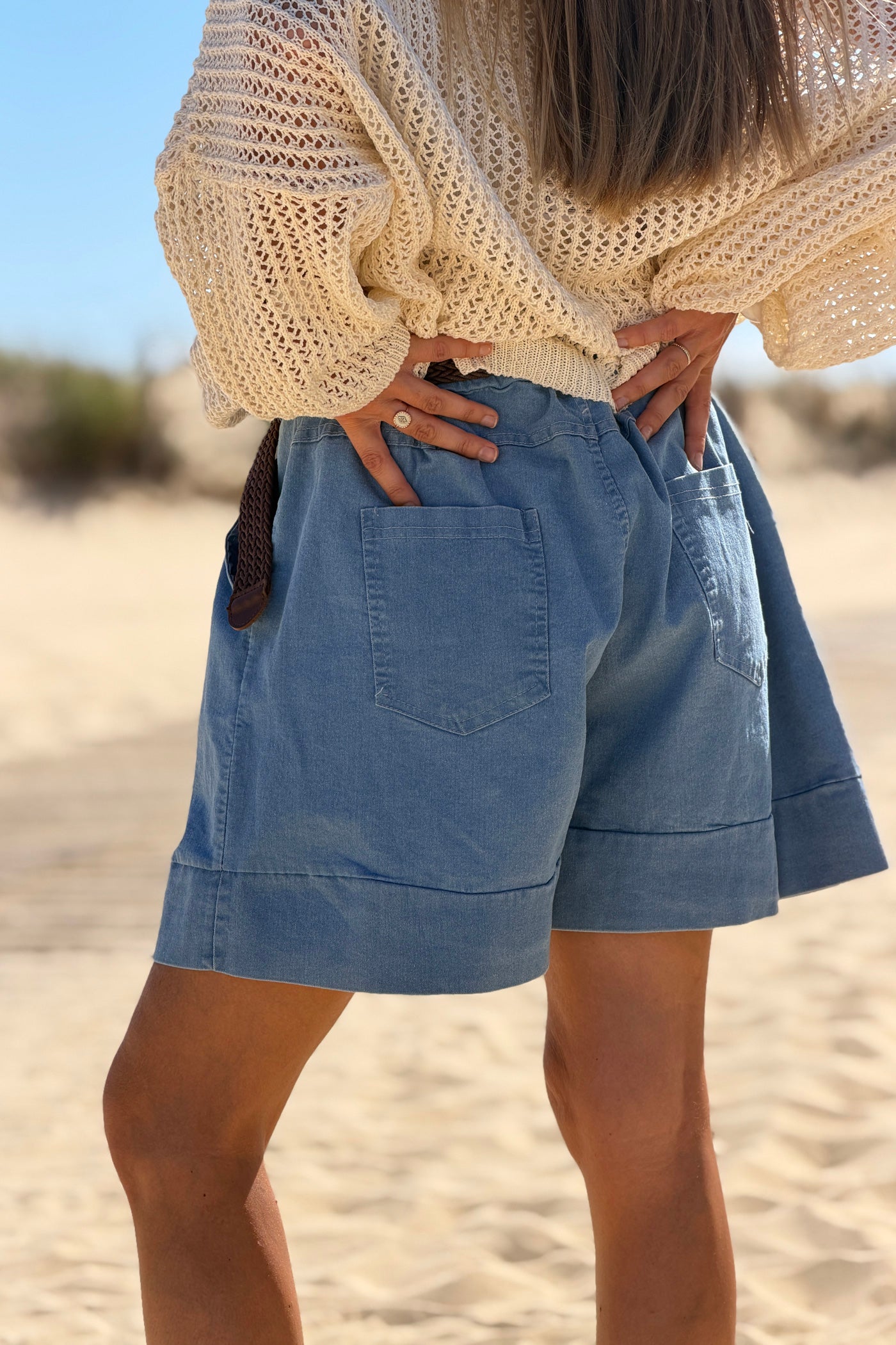 Short fluide effet denim tencel grande poches et ceinture simili tressé
