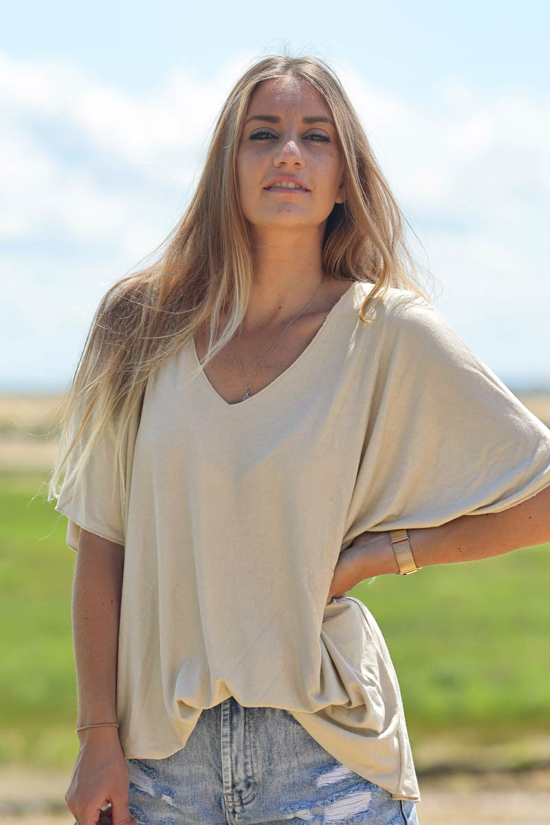Top beige fluide confort et stretch col V