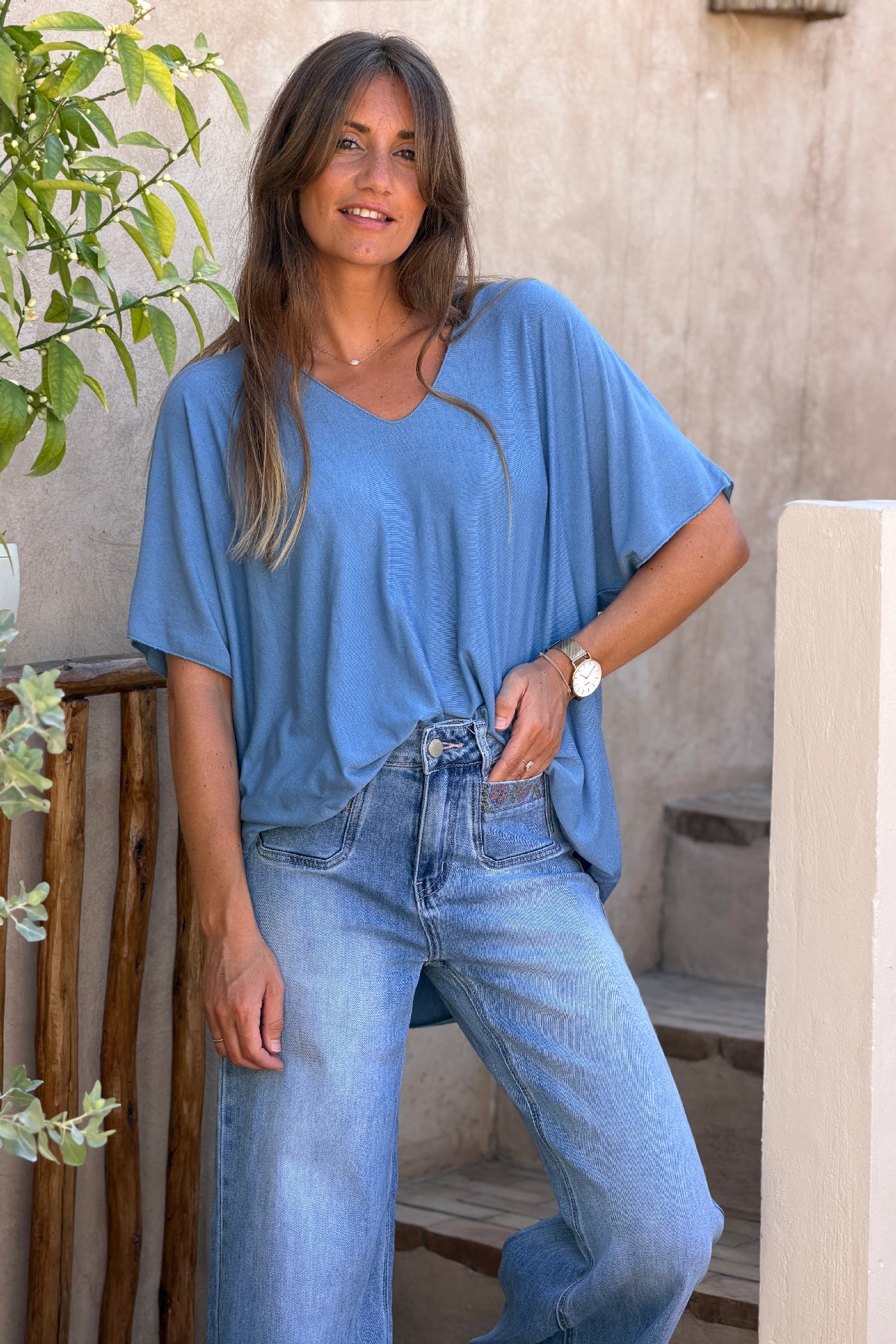 Top bleu jean fluide confort et stretch col v