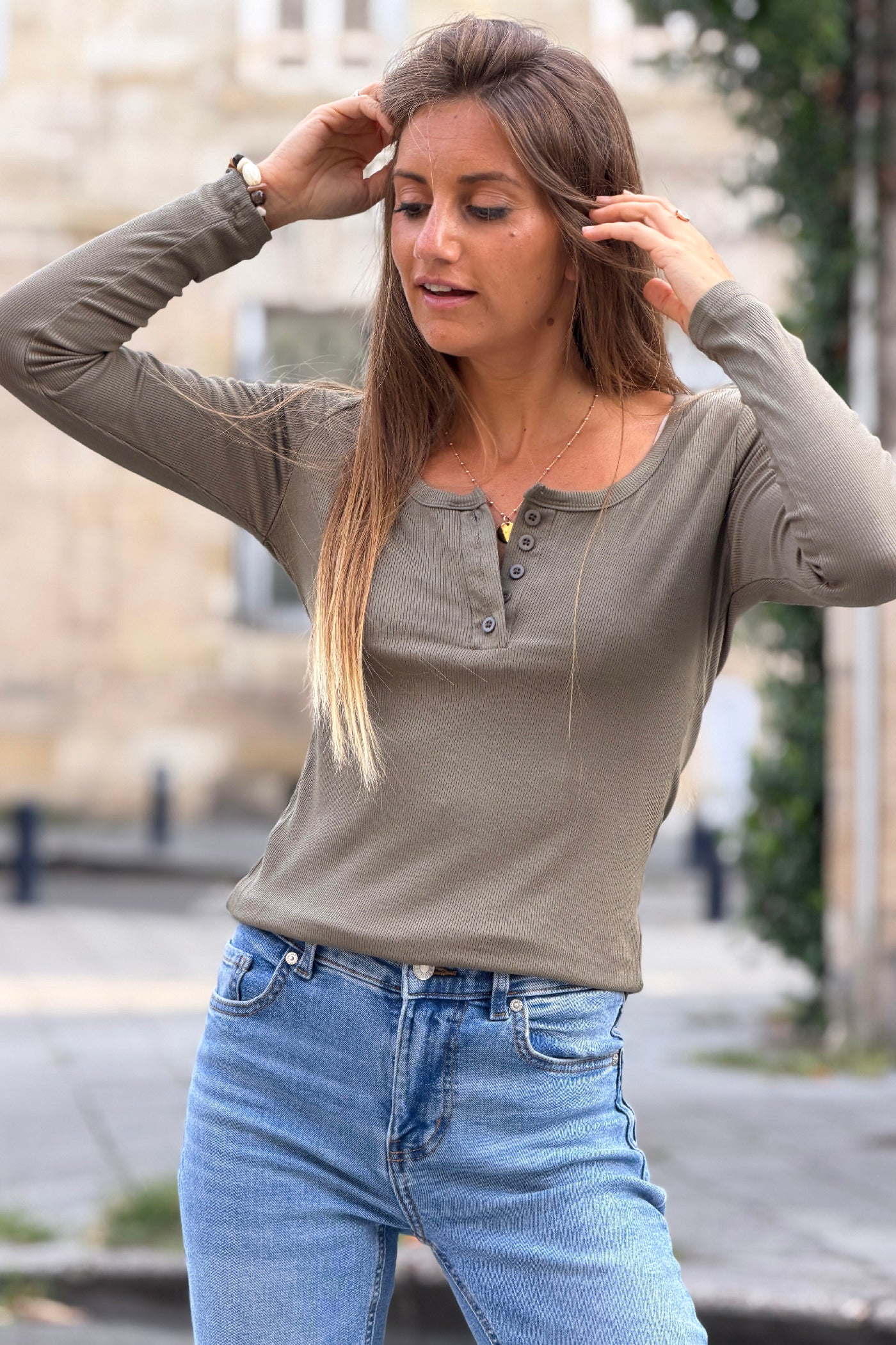 Top côtelé kaki style sous pull col petits boutons