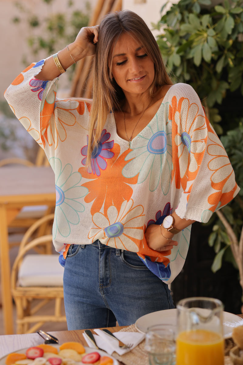 Top de punto de algodón con grandes margaritas de colores