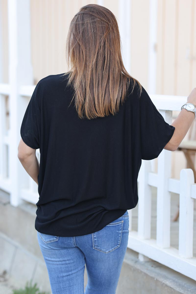 Top fluido negro confort y elástico con cuello de pico