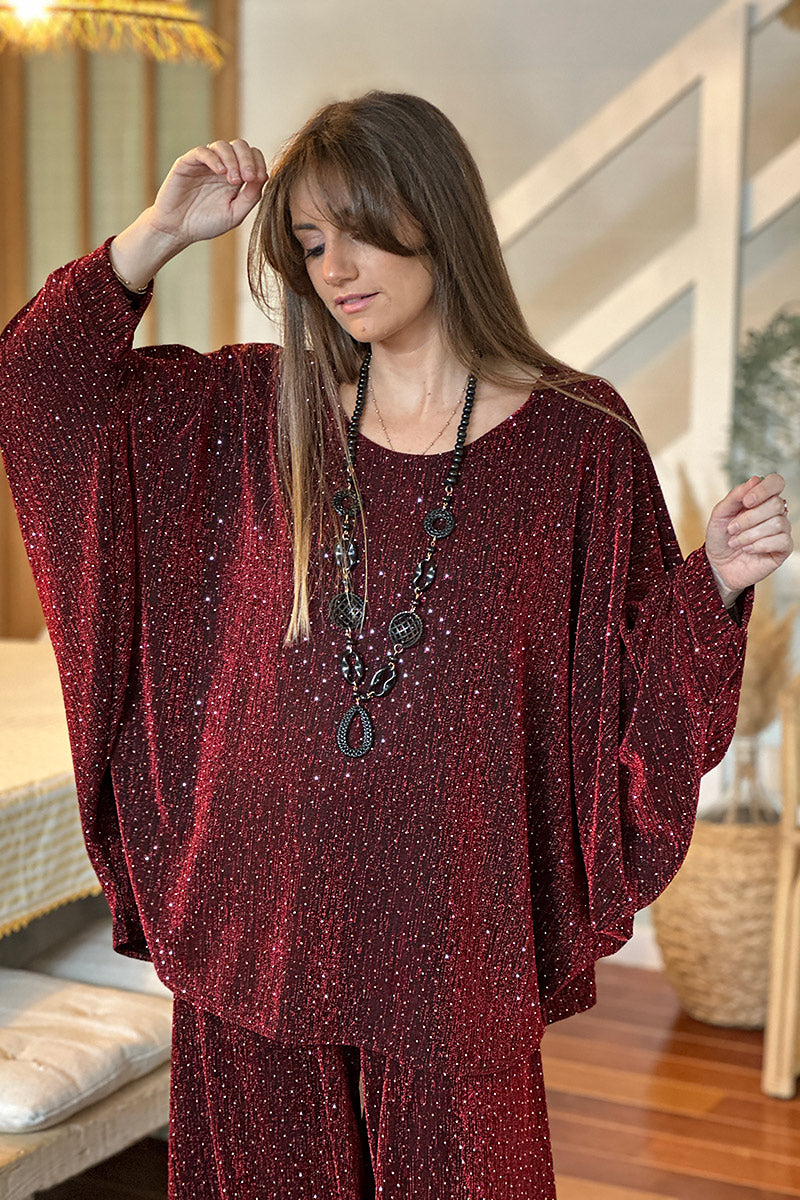 Top noir large manches chauve souris en lurex rouge avec strass pour les fêtes