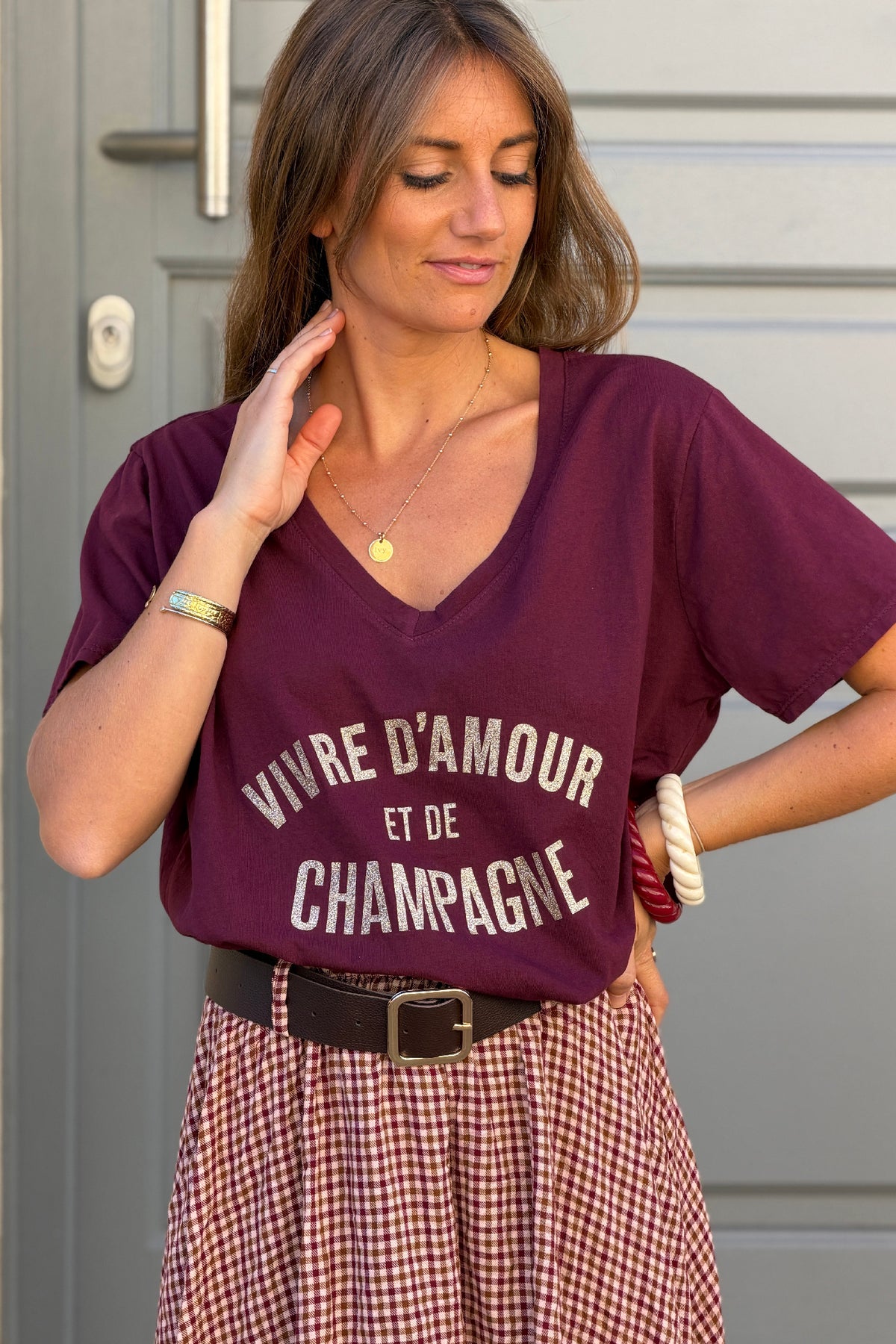 Tshirt aubergine col V manches courtes vivre d'amour et de champagne en doré