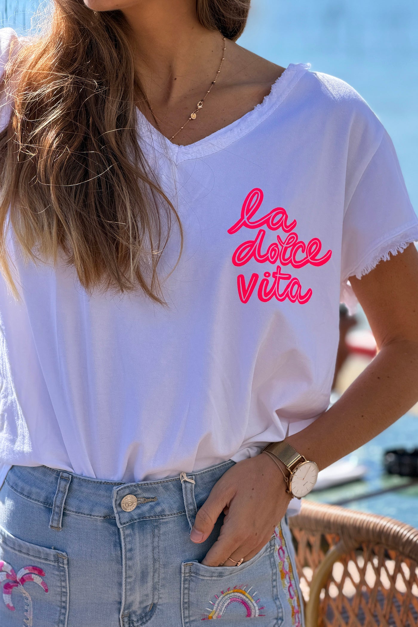 Tshirt blanc Dolce Vita rose fluo finitions franges