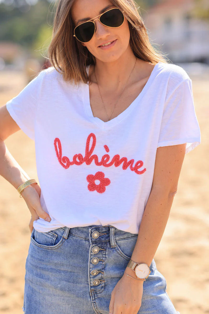 Tshirt blanc en coton col v Bohème et fleurs bouclettes corail