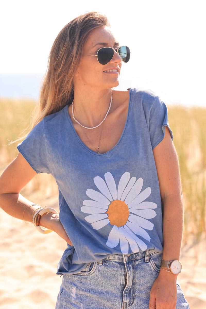 T-shirt bleu jean en coton col v motif marguerite