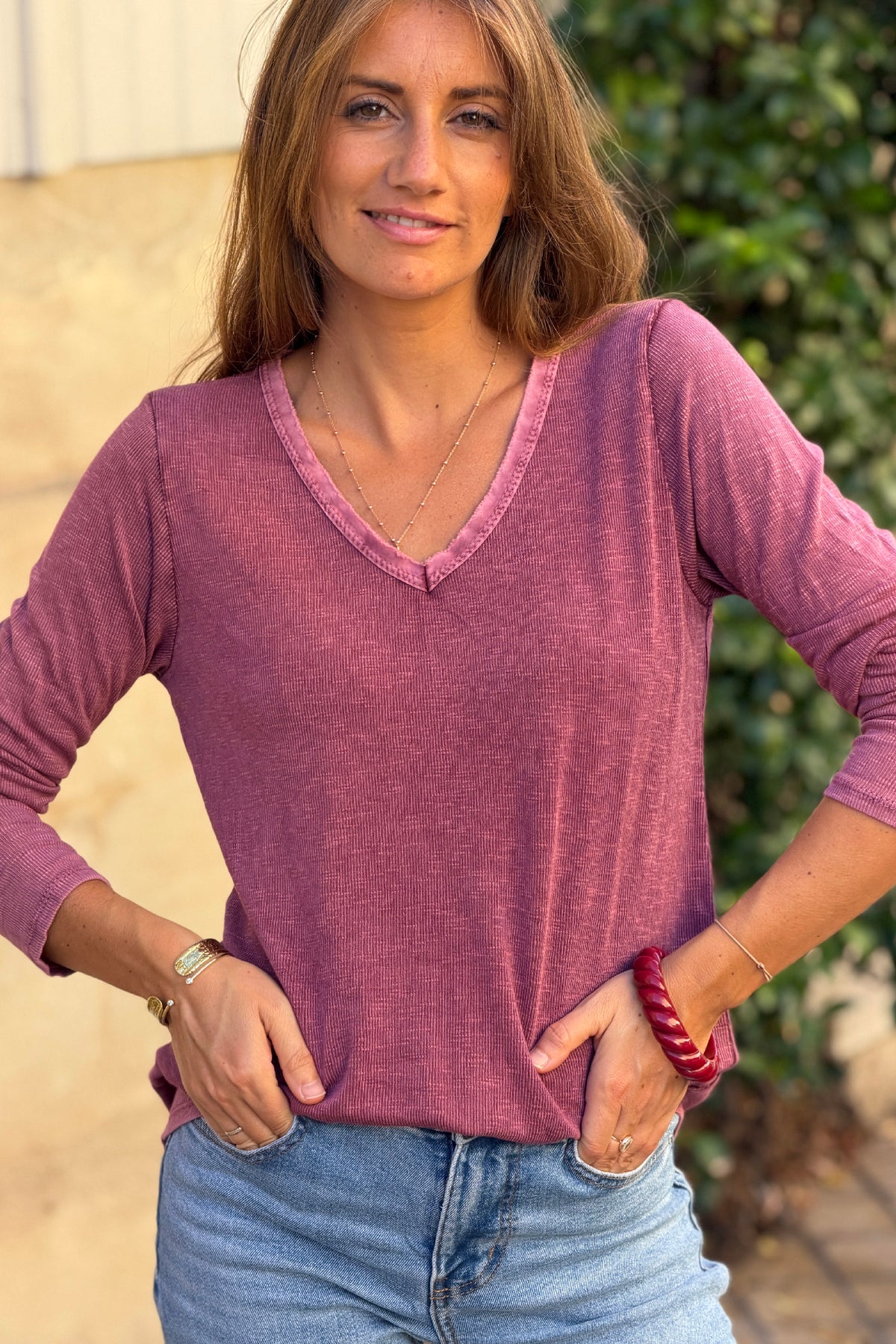 Tshirt bordeaux délavé en coton manches longues col v détail franges