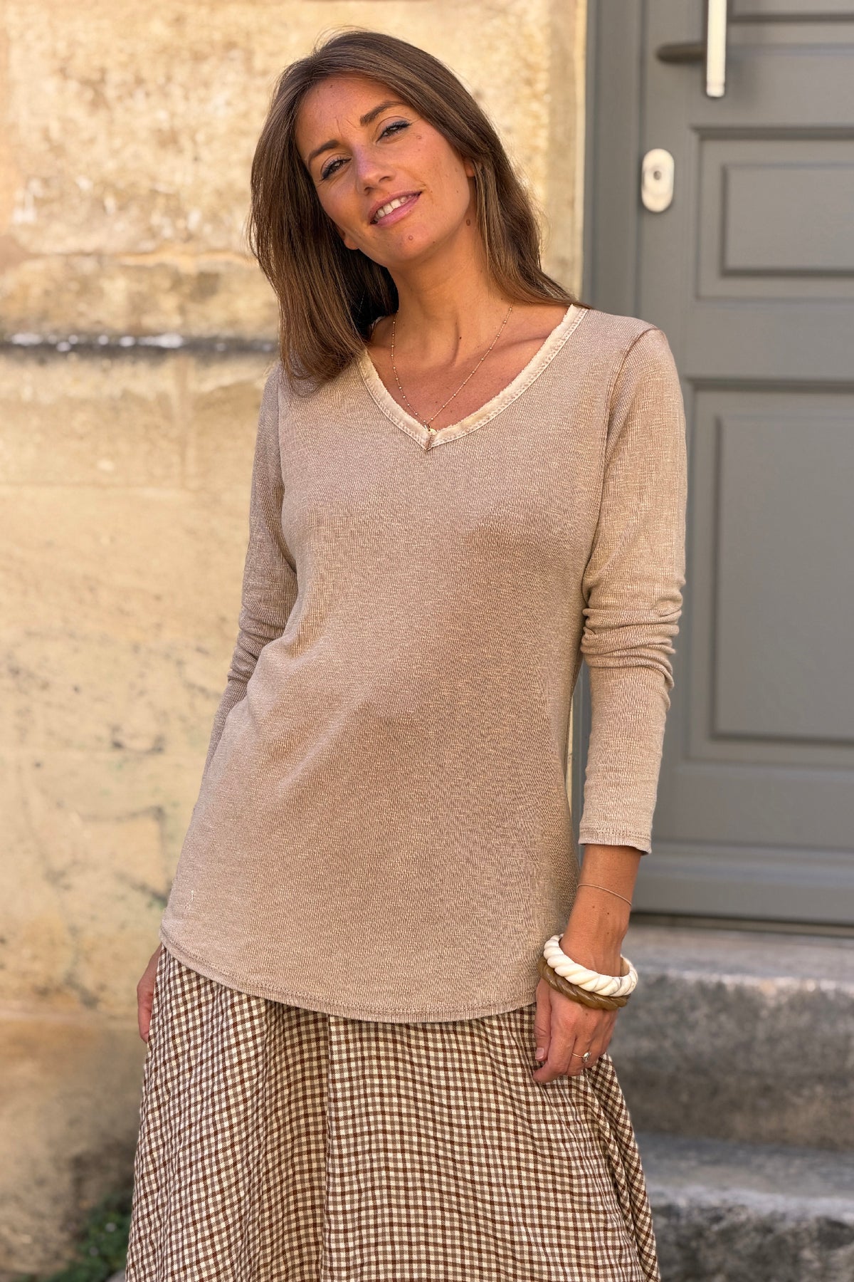 Tshirt camel delavé en coton manches longues col v détail franges