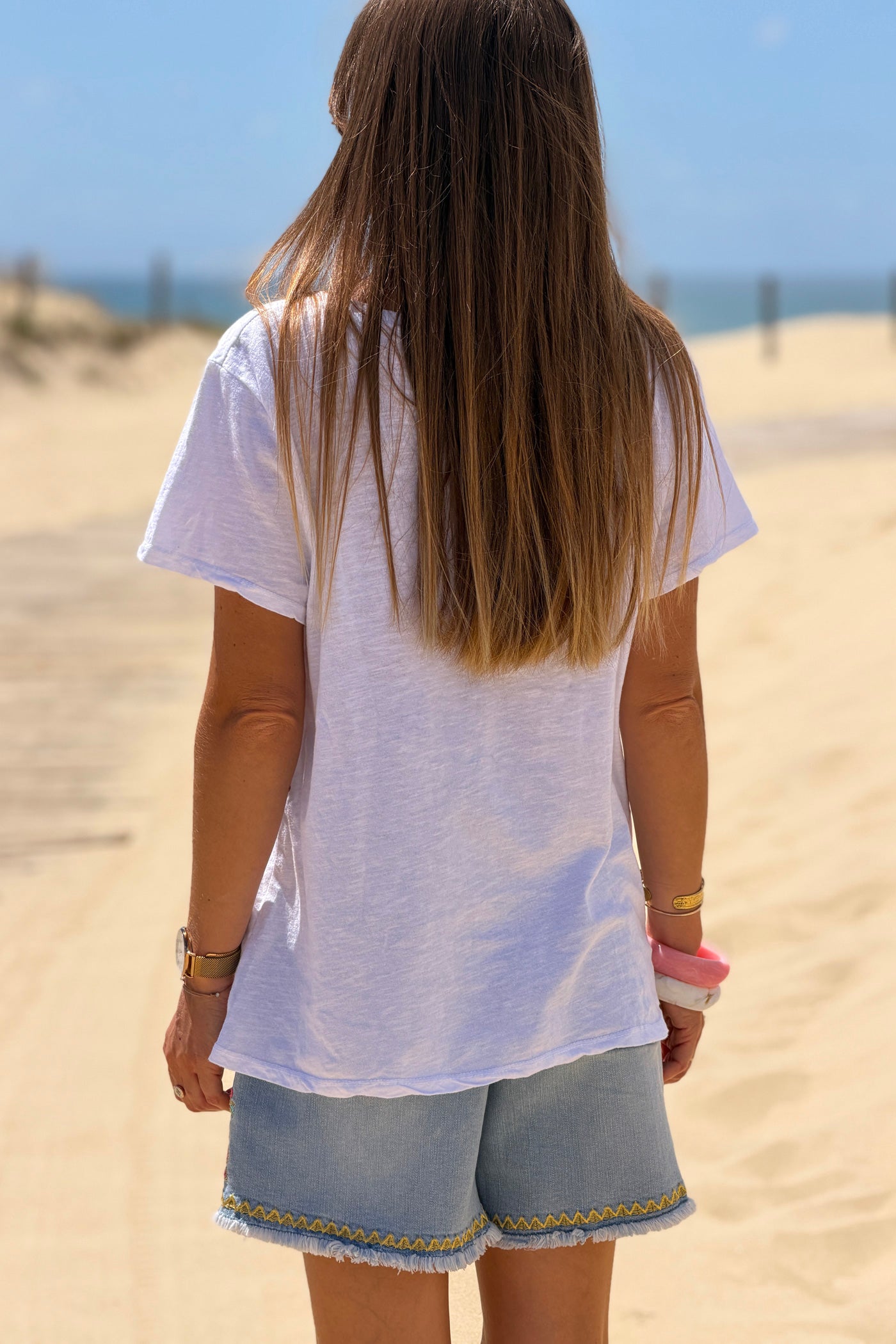 Tshirt en coton blanc broderie bouclettes éponge rose Amour soleil copines