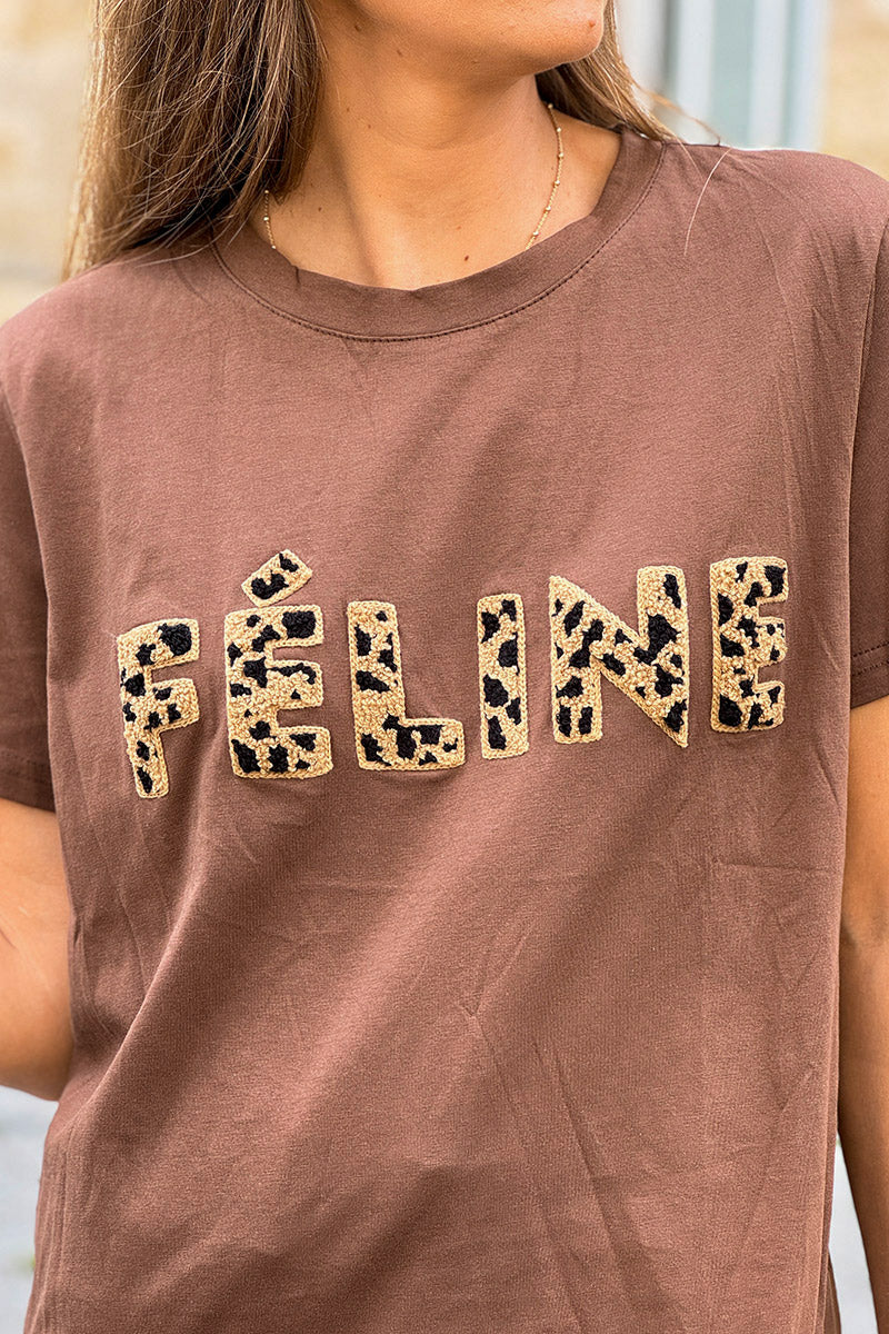 Camiseta marrón de algodón con bordado bouclé de estampado de leopardo. Felina