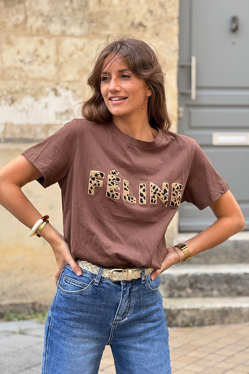 Camiseta marrón de algodón con bordado bouclé de estampado de leopardo. Felina