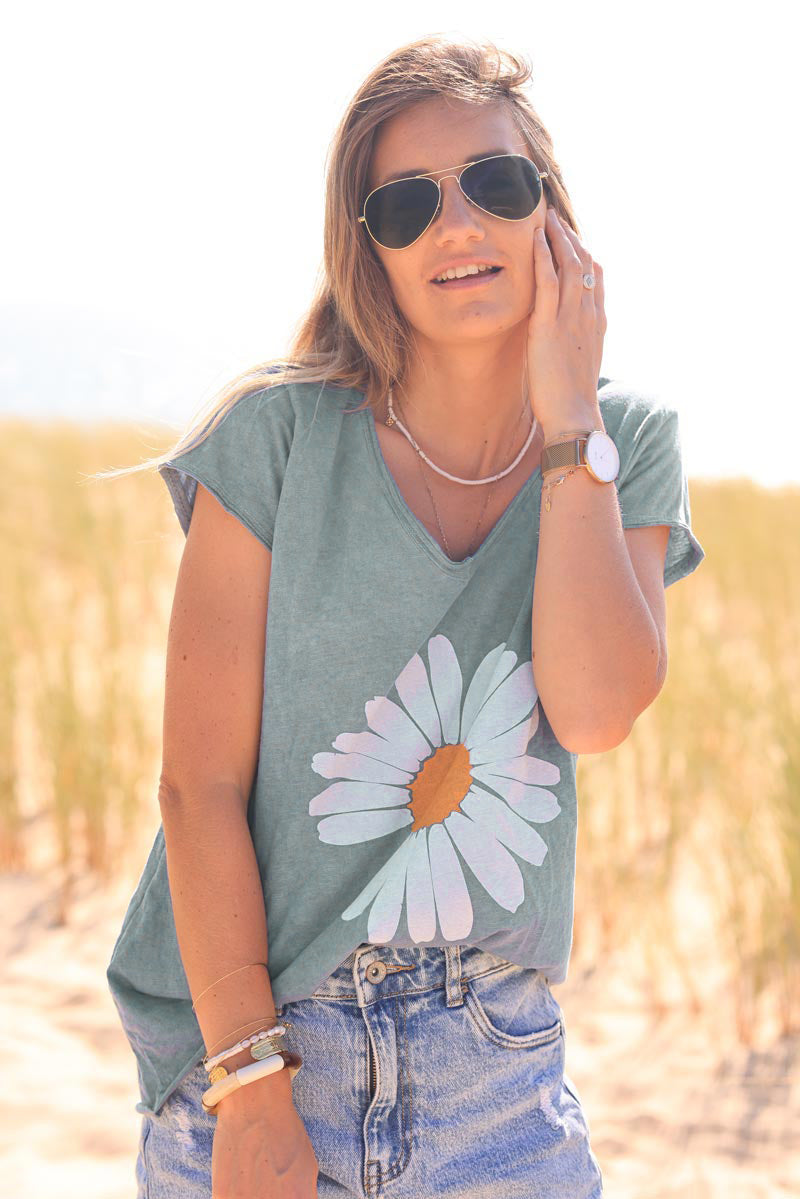 T-shirt kaki en coton col v motif marguerite